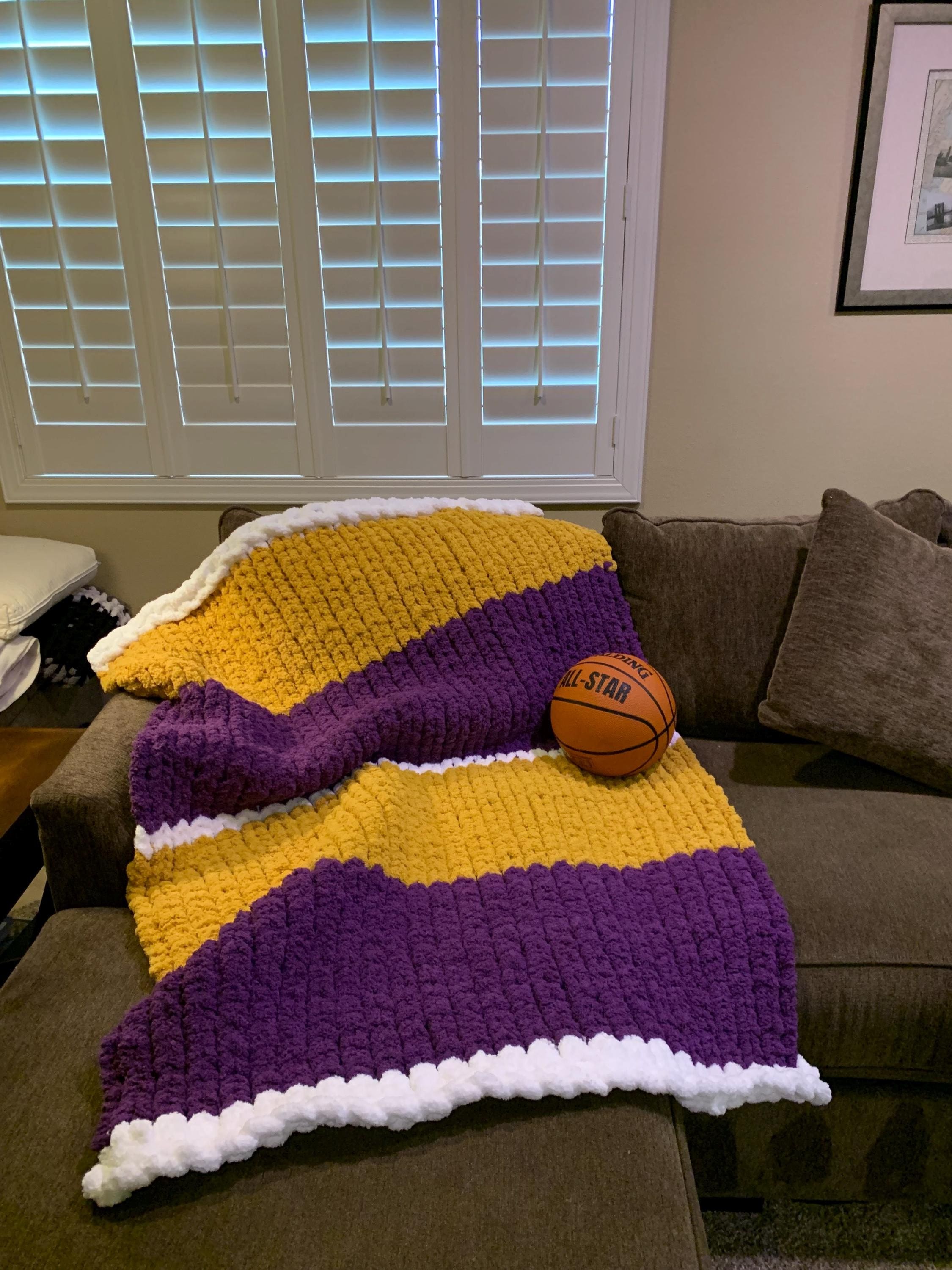 Los Angeles Lakers blanket gift for basketball fans