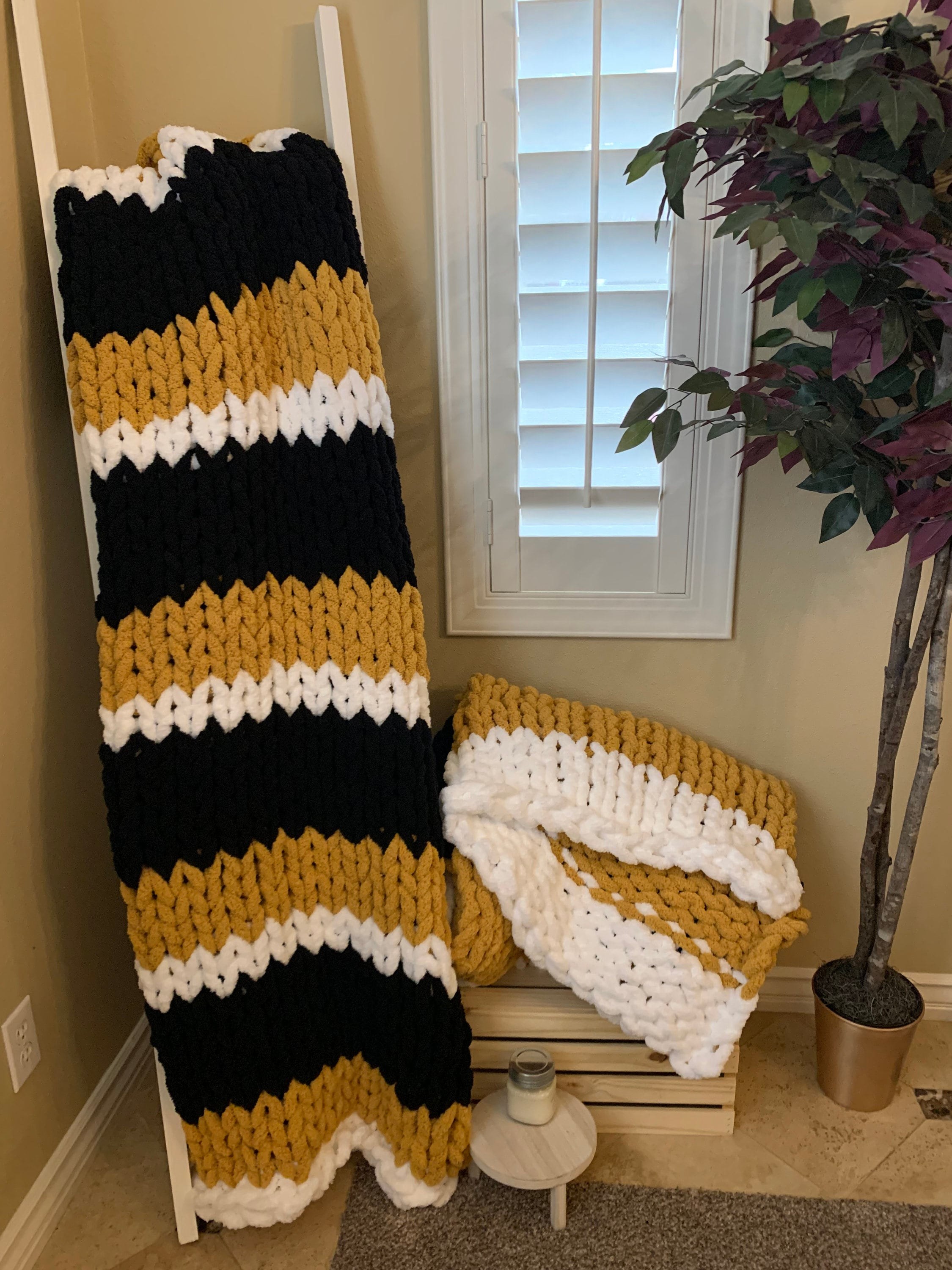 Boston Bruins Hockey Team chunky blanket