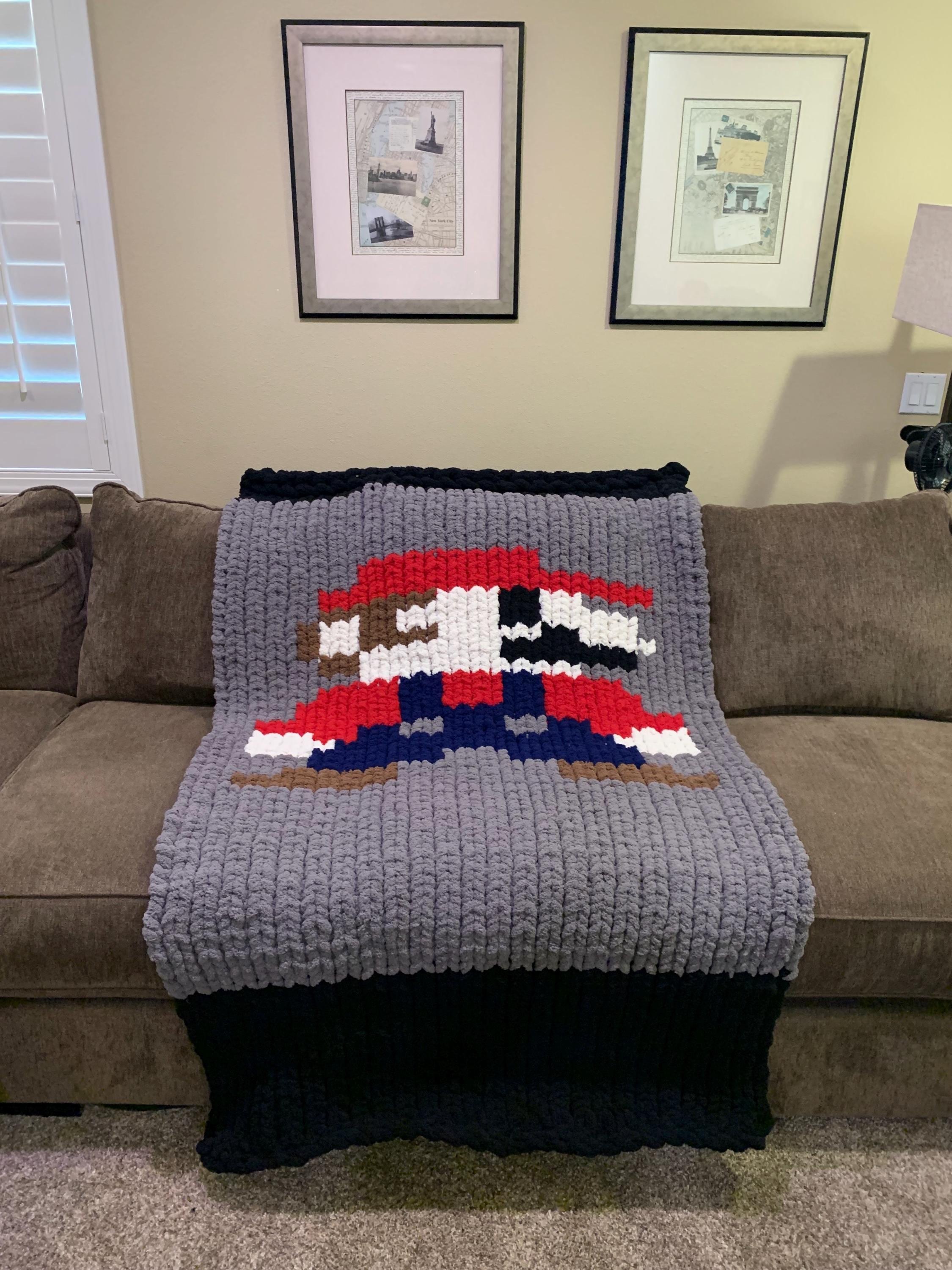 Mario’s large chunky knit blanket