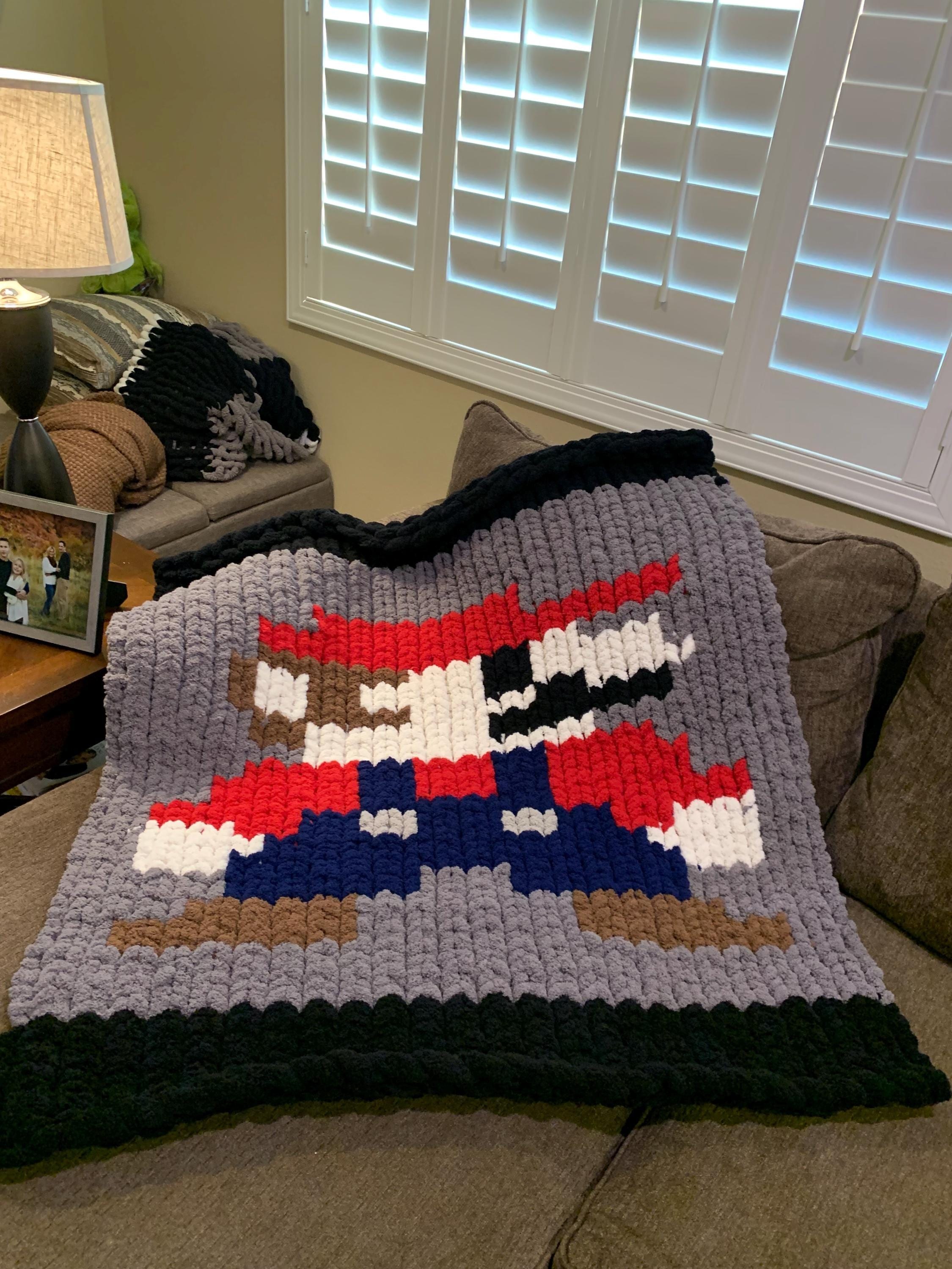 Mario’s small chunky knit blanket
