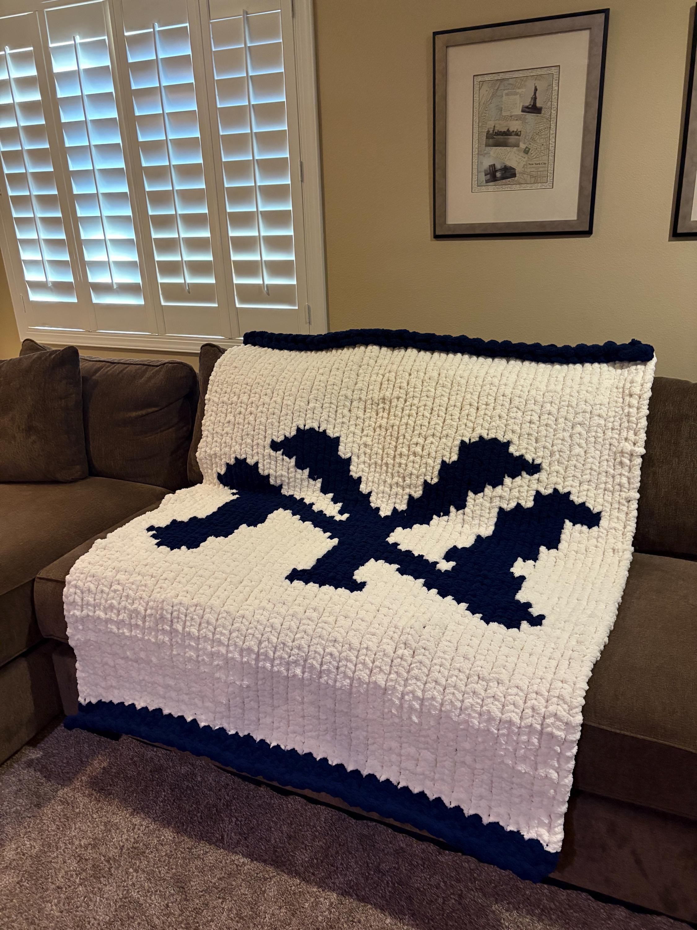 NY Yankees large with border chunky blanket