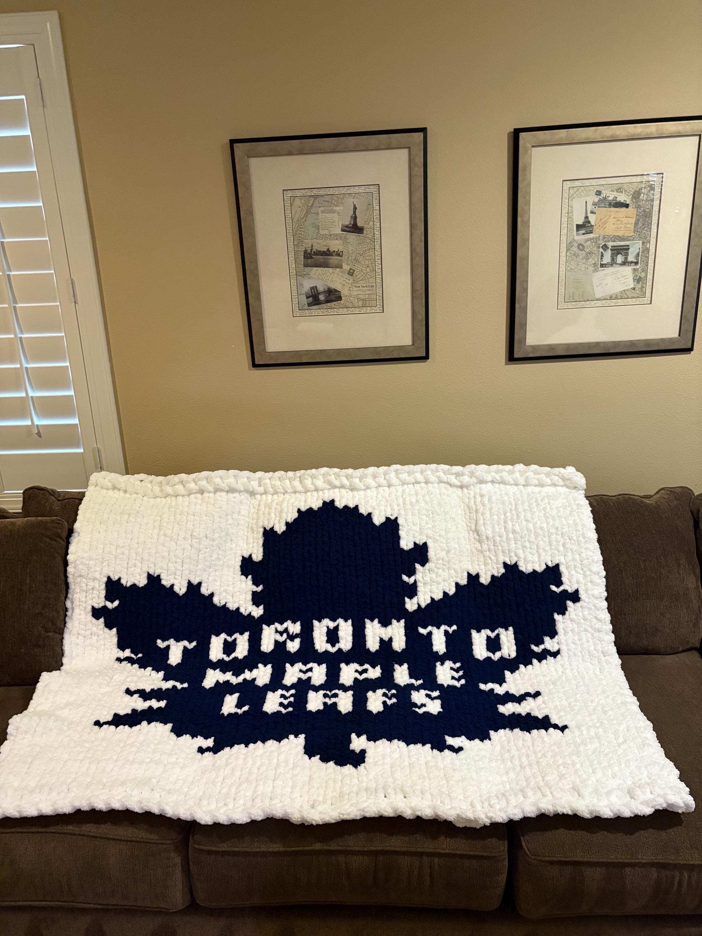 Toronto Maple Leafs knitted blanket