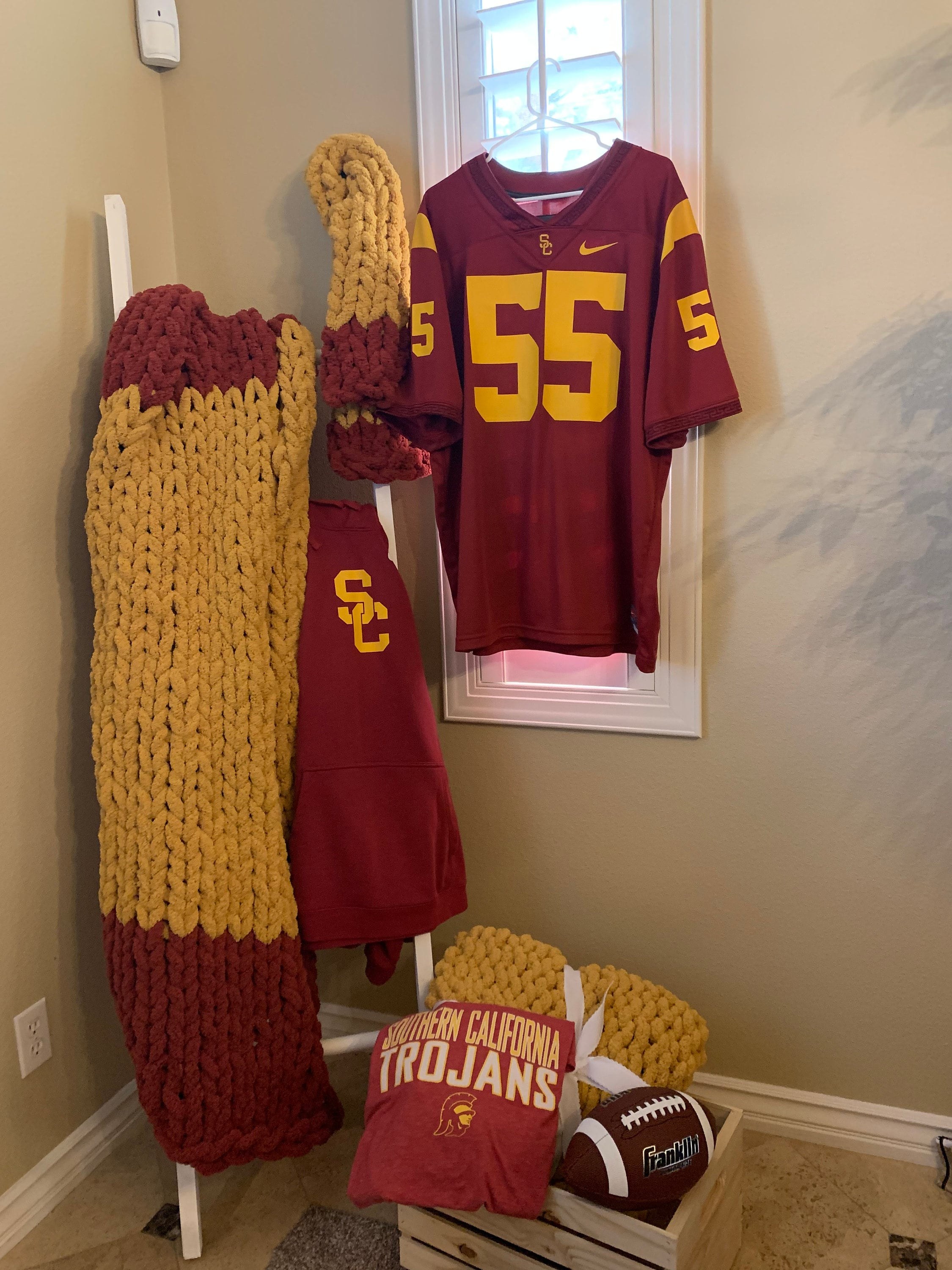 Chunky knit large blanket USC team colors