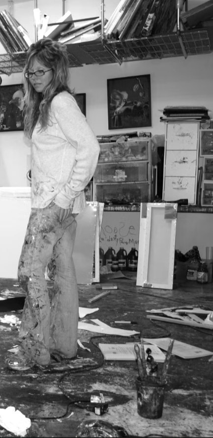 Michel Keck painting in her studio