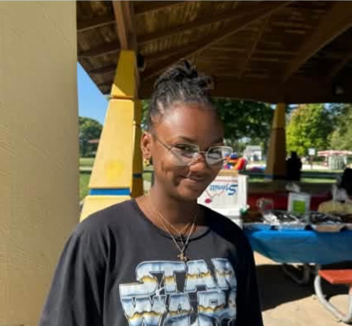 JWRCA student volunteering at the Family and Friends Volunteer Event