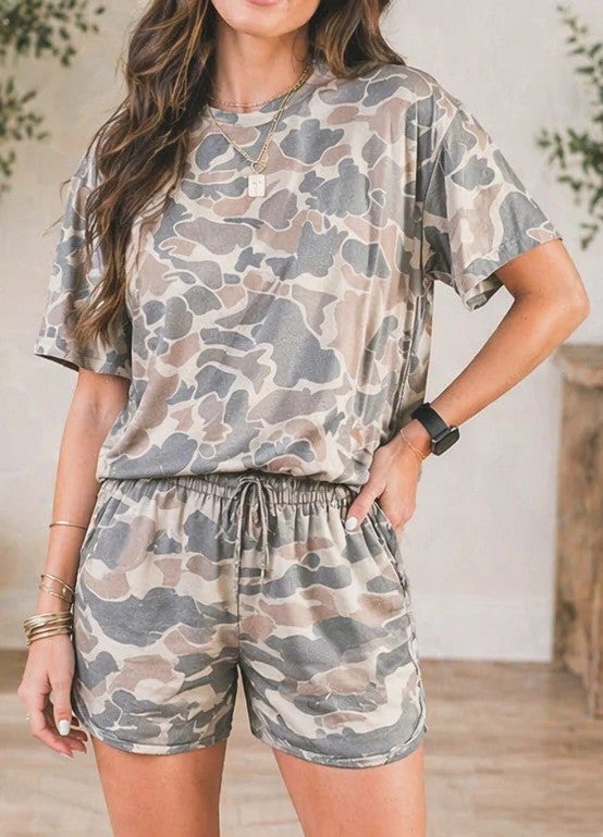 Camo Loose Top Outfit detail