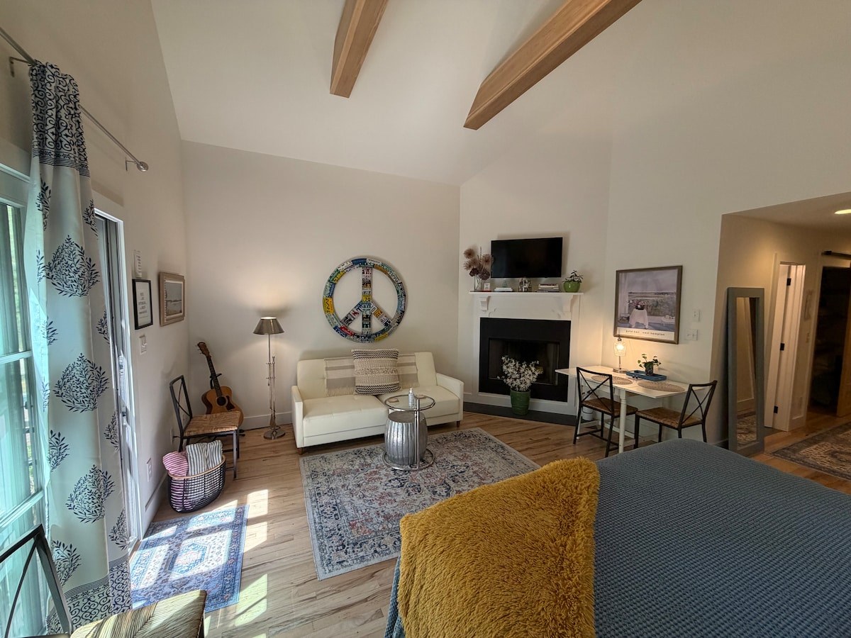 Suite bed, fireplace, and indoor dining table