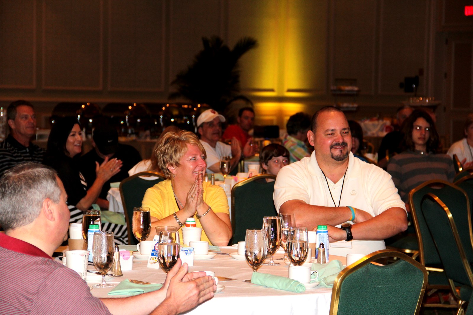 boB performing for a banquet room of guests