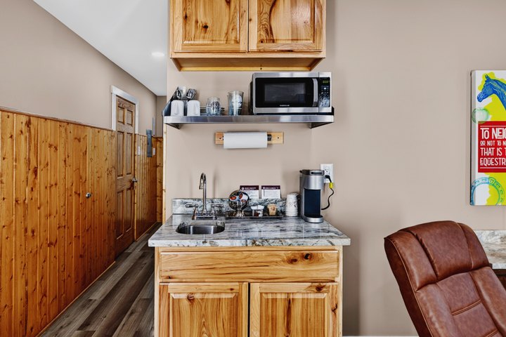 Meadow Summit · Loft 202: Kitchenette and seating area