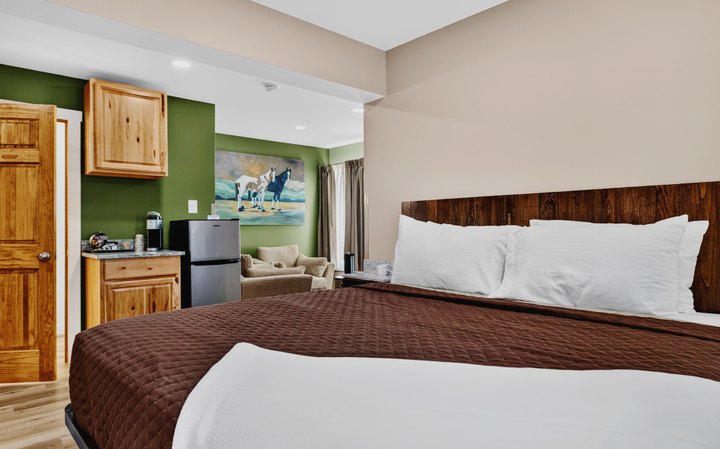 Horizon Overlook · Loft 205: Bedroom with kitchenette and seating beyond