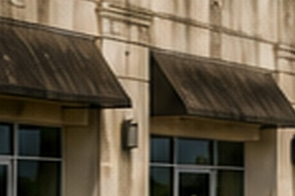 Commercial exterior before cleaning