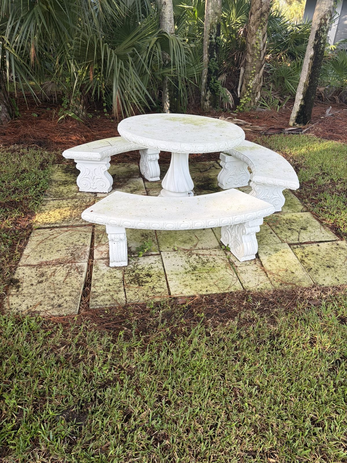 Patio and outdoor table cleaning in Melbourne, before the work by Roof 2 Curb