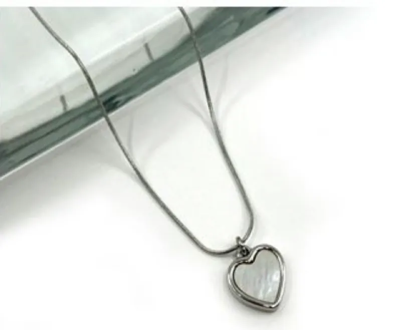 Silver Heart Pearl Inset Necklace.png