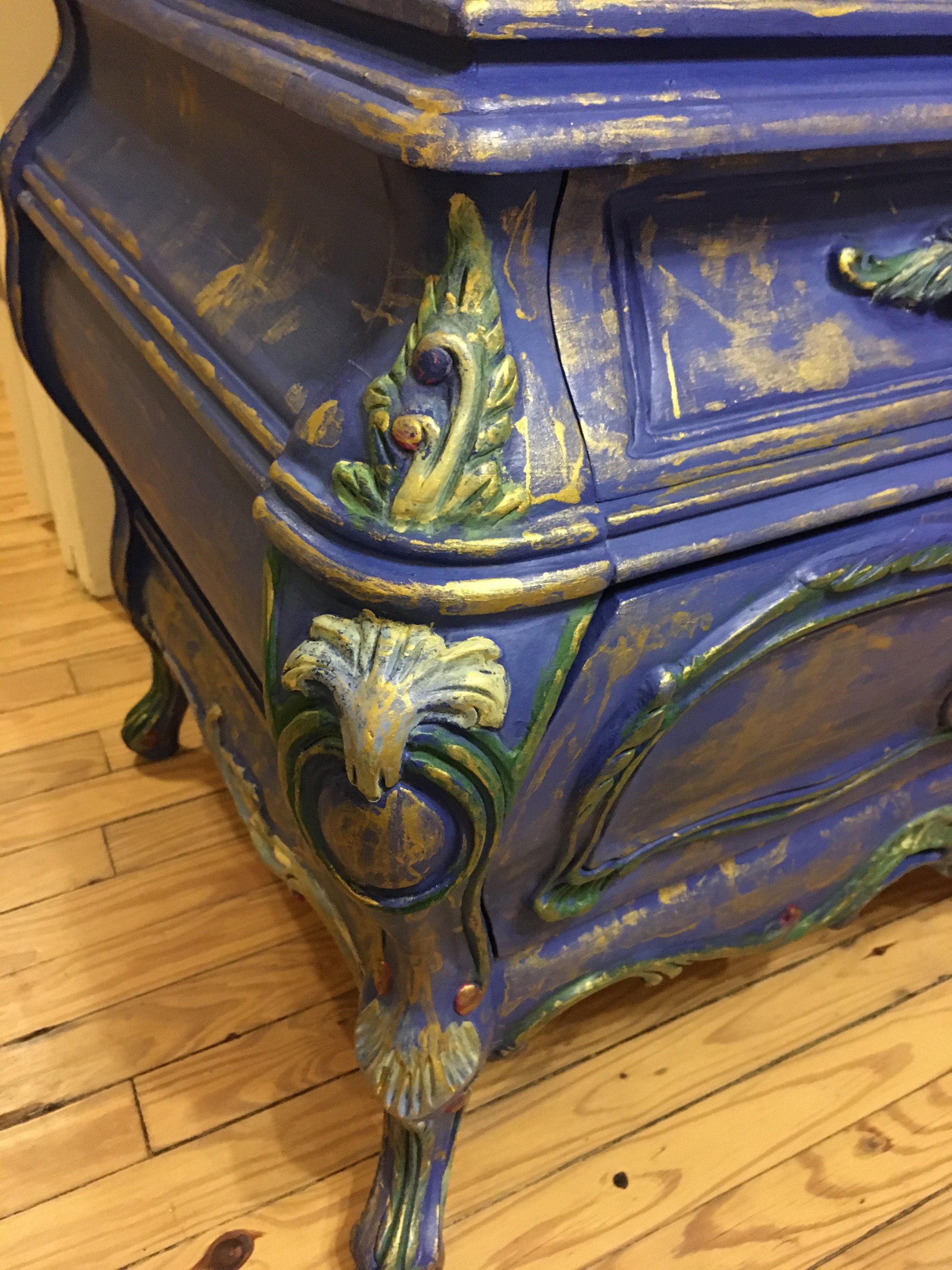 The beautiful details on this piece.
