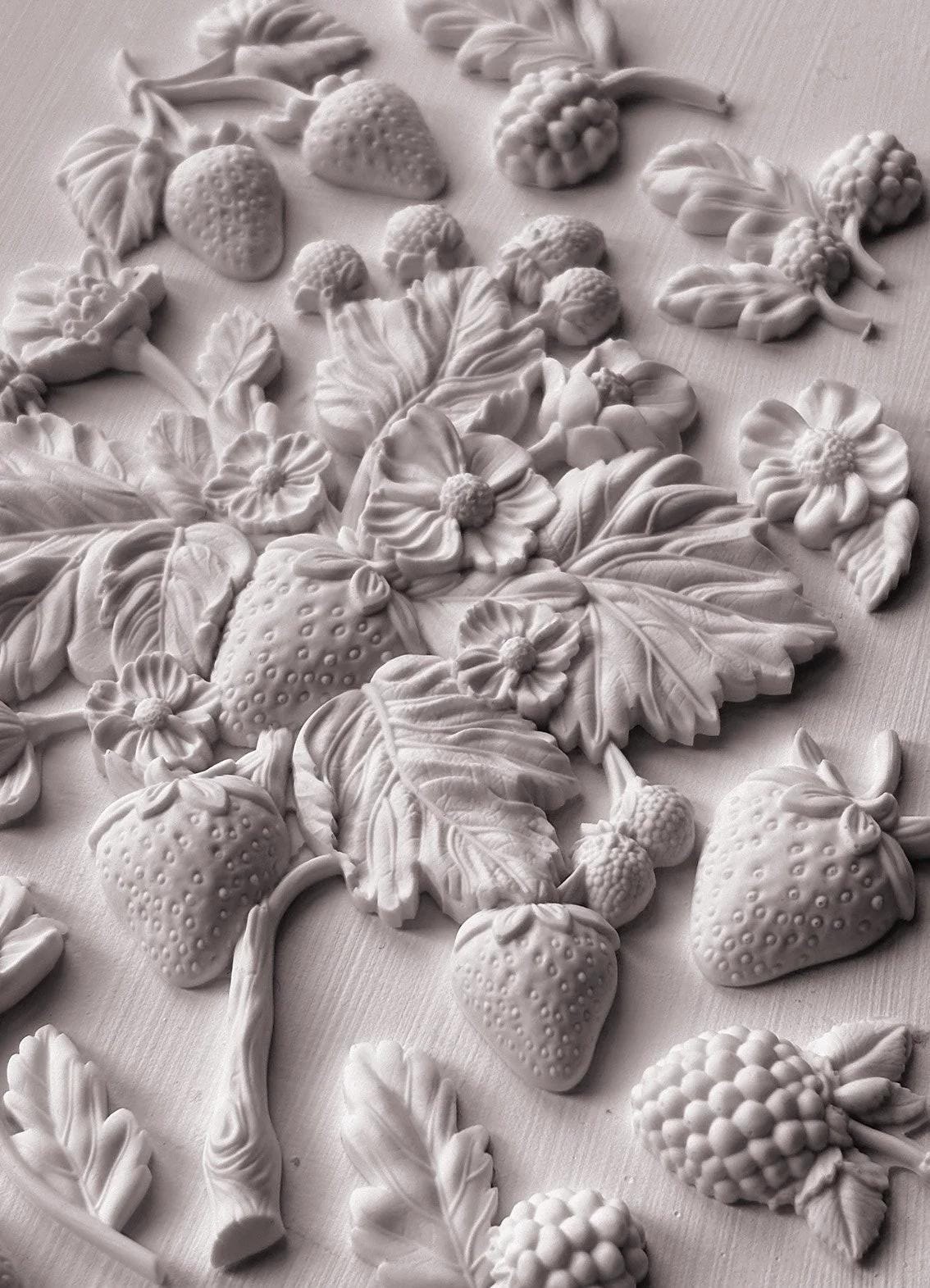 Wild Berries IOD Mould 6 x 10
