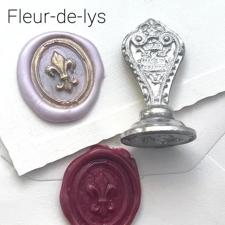 Vintage Fleur De Lys Seal Potier d'Etain