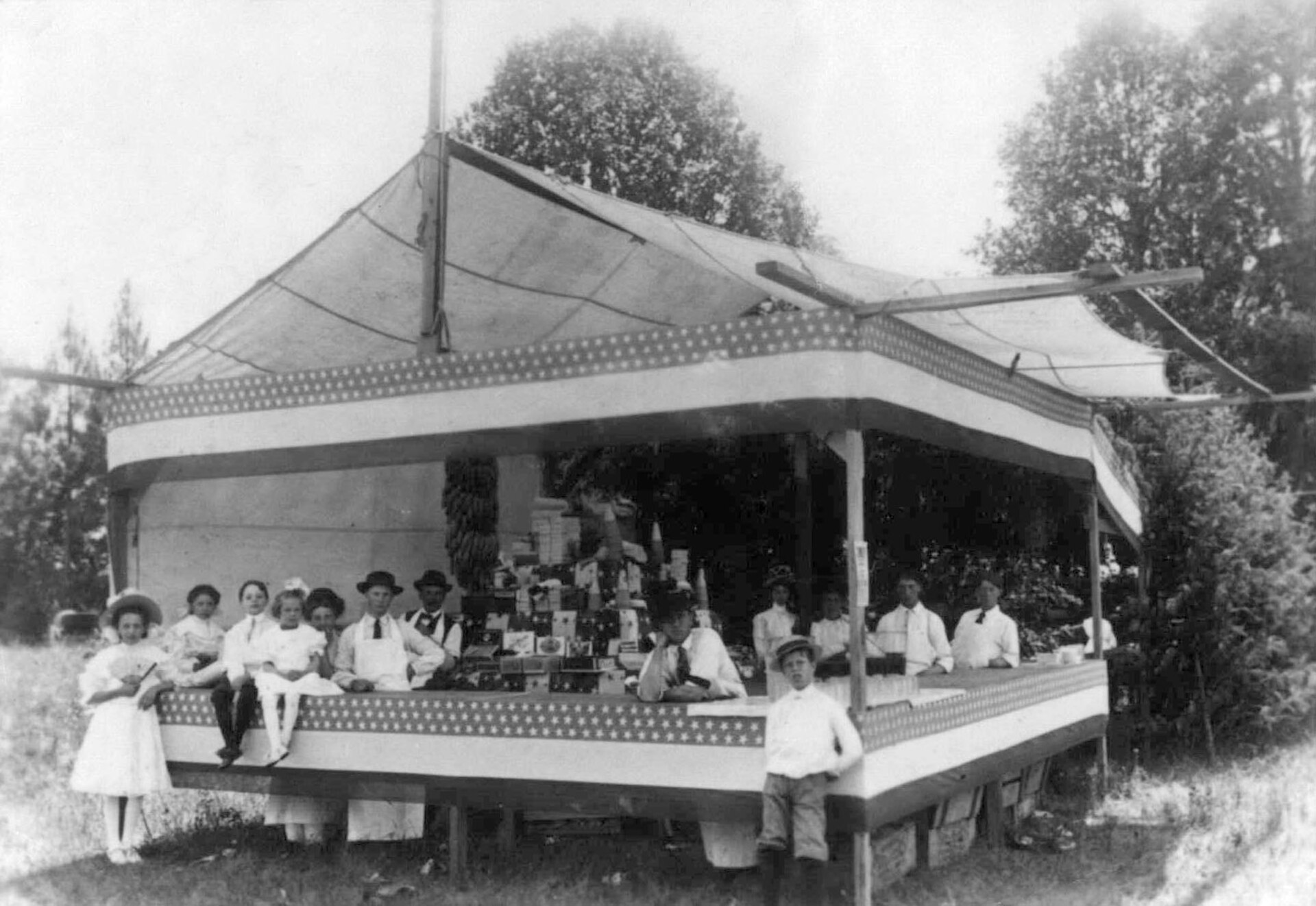 Crowd gathered for a Fourth of July celebration in Beaverton, Oregon, in 1912