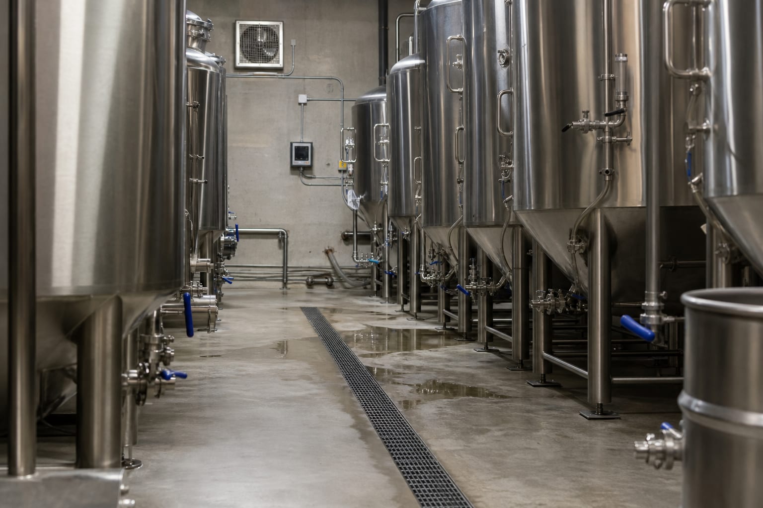 Brewery fermentation cellar with ventilation equipment and clear work paths
