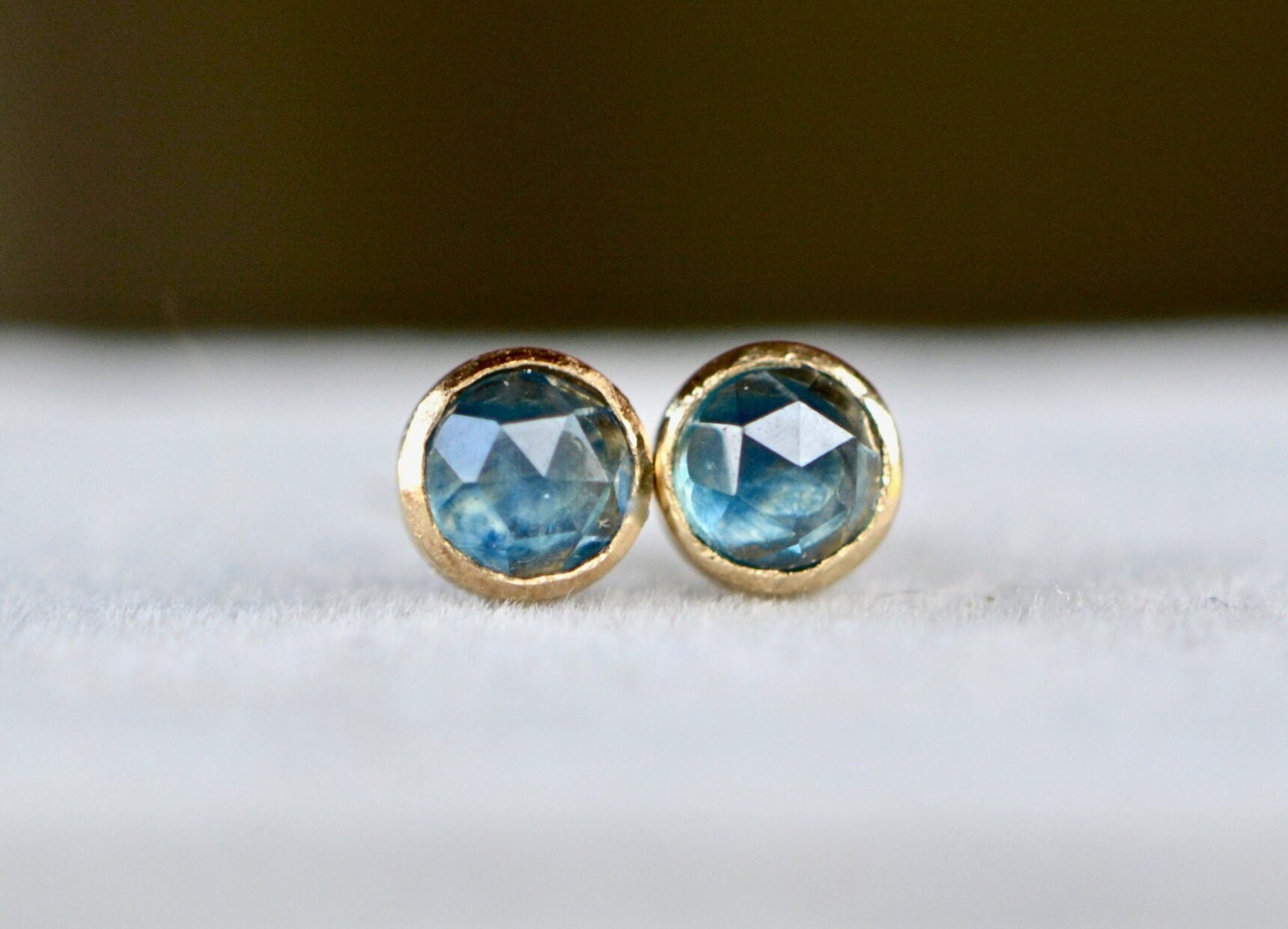 Montana Sapphire Rosecut Stud Earrings 14kt Gold, September Birthstone Studs, Minimalist Earrings, Blue Gemstone Studs, Sentimental Gift Her