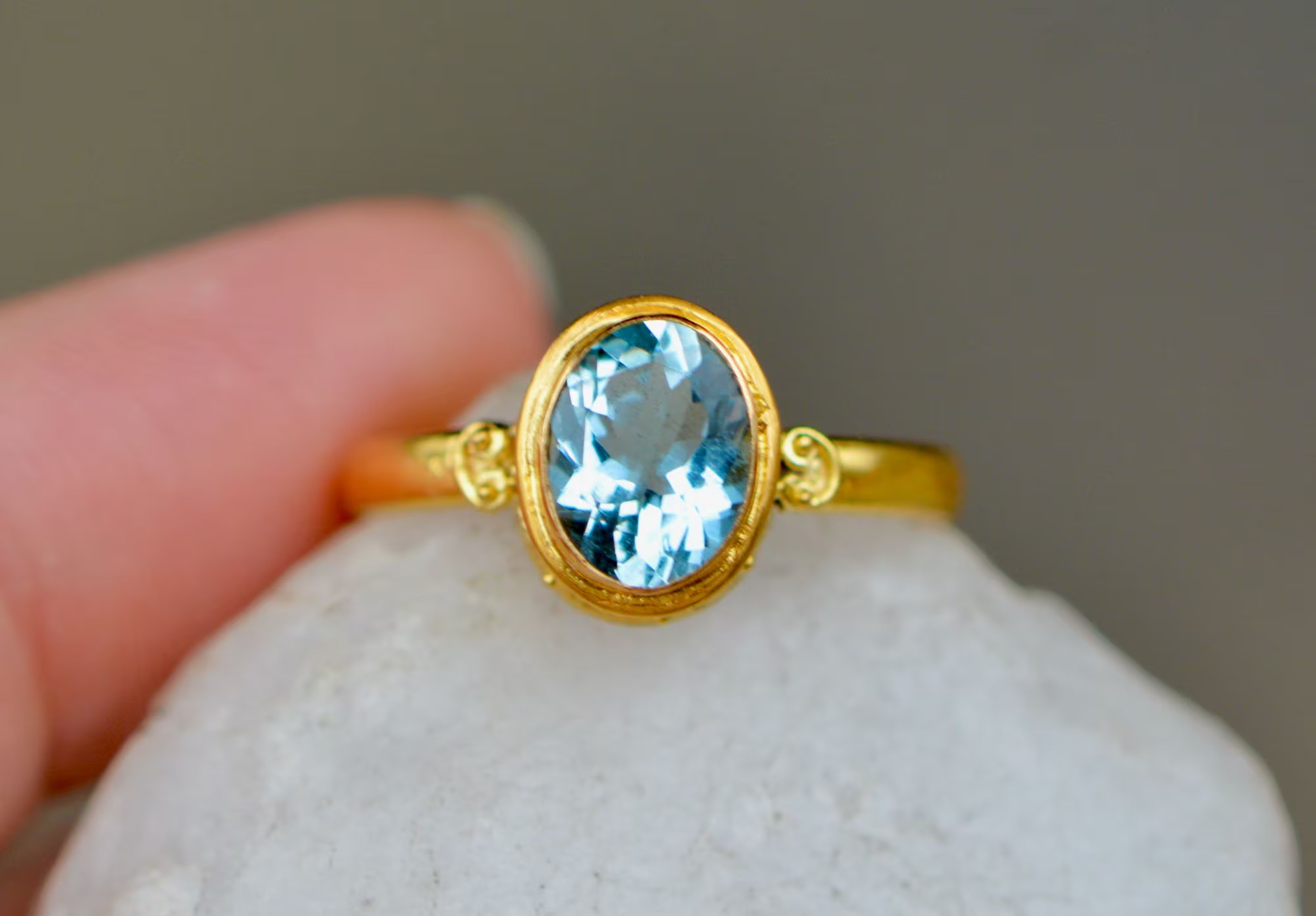 Aquamarine Oval Solitaire Ring Solid 18kt Gold : March Birthstone