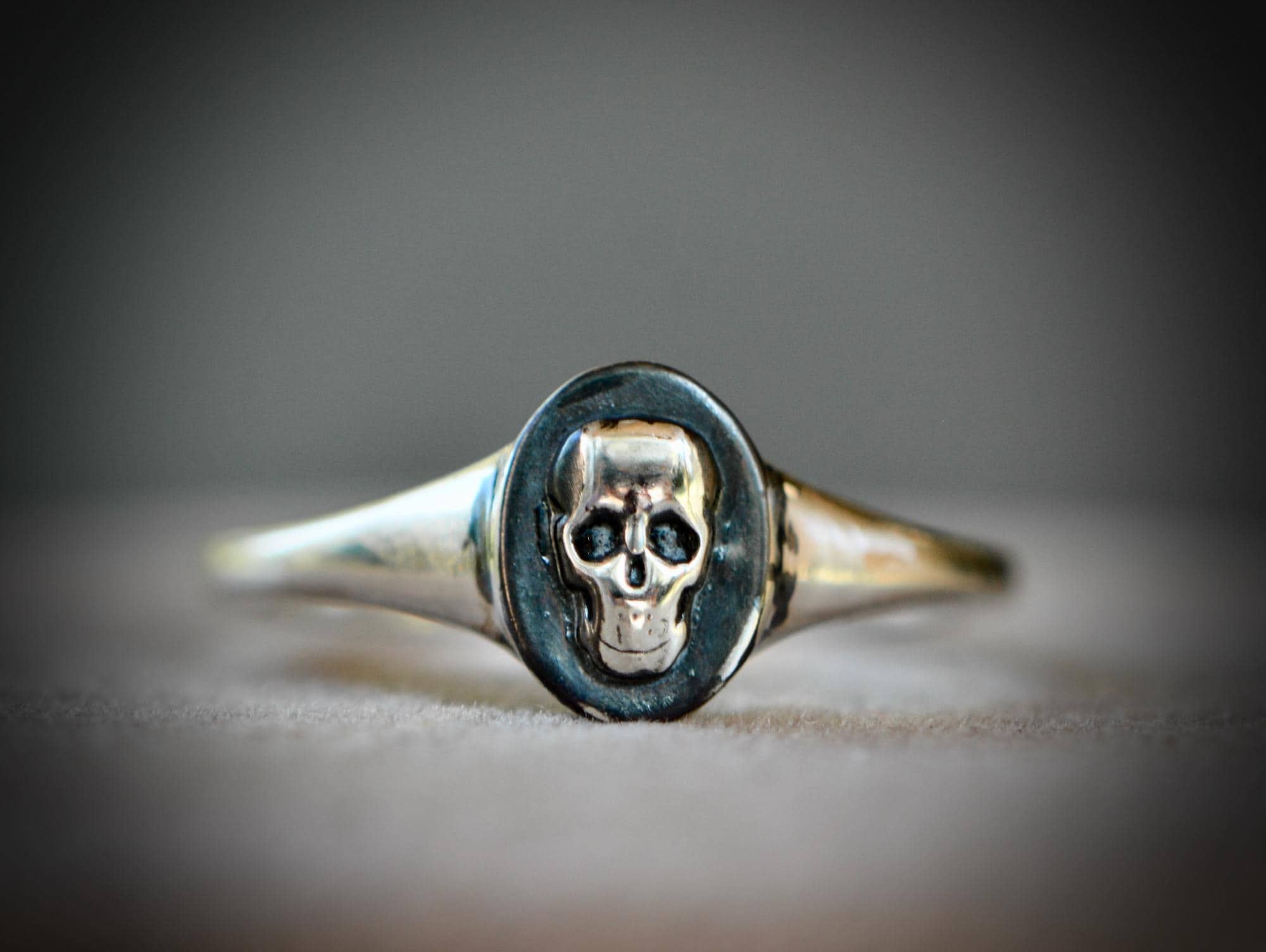 Skull Signet Ring Sterling Silver, Mememto Mori Ring Silver, Stackable Skull Ring, UnisexRing, Halloween Jewelry, Skeleton Signet Ring Gift