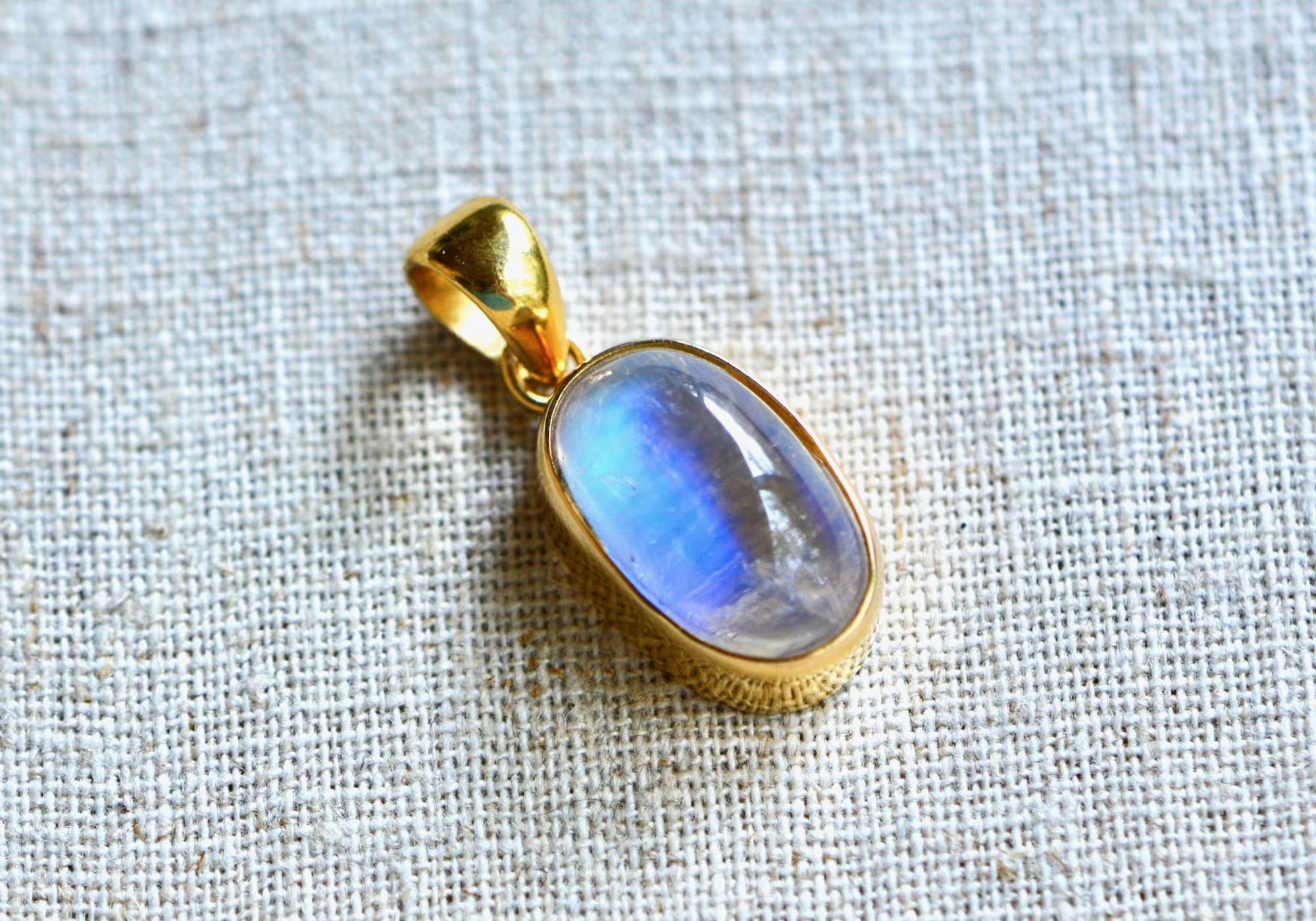 Blue Moonstone AAA Oval Pendant Solid 18k Gold : June Birthstone Pendant