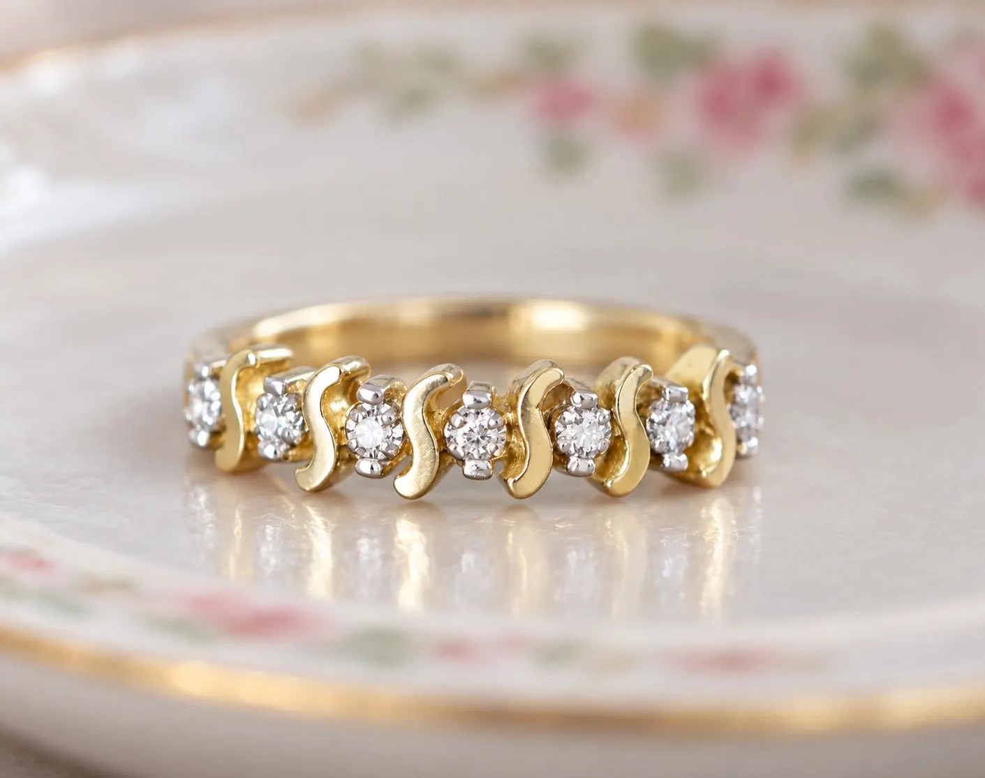 Vintage 14k Yellow Gold Diamond Band : Mid-Century S-Link Design Wedding Ring
