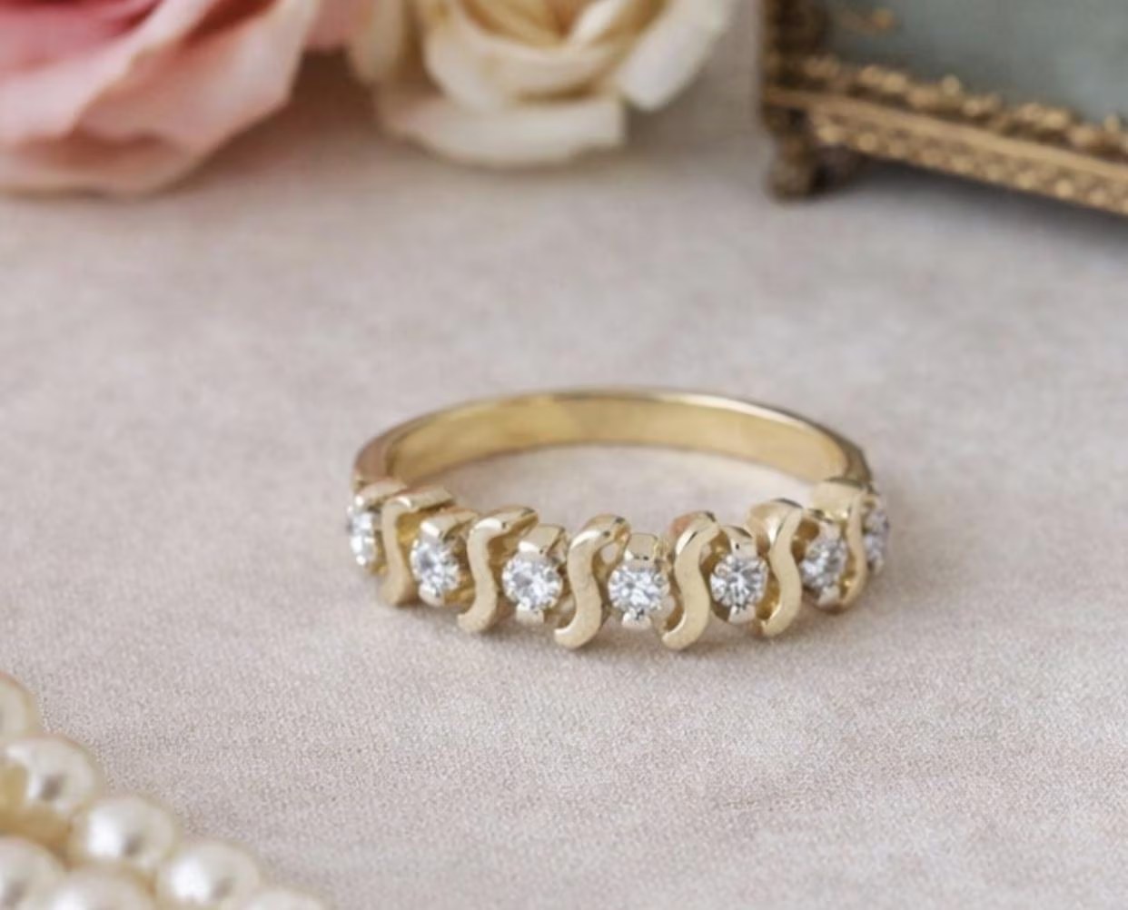Vintage 14k Yellow Gold Diamond Band : Mid-Century S-Link Design Wedding Ring