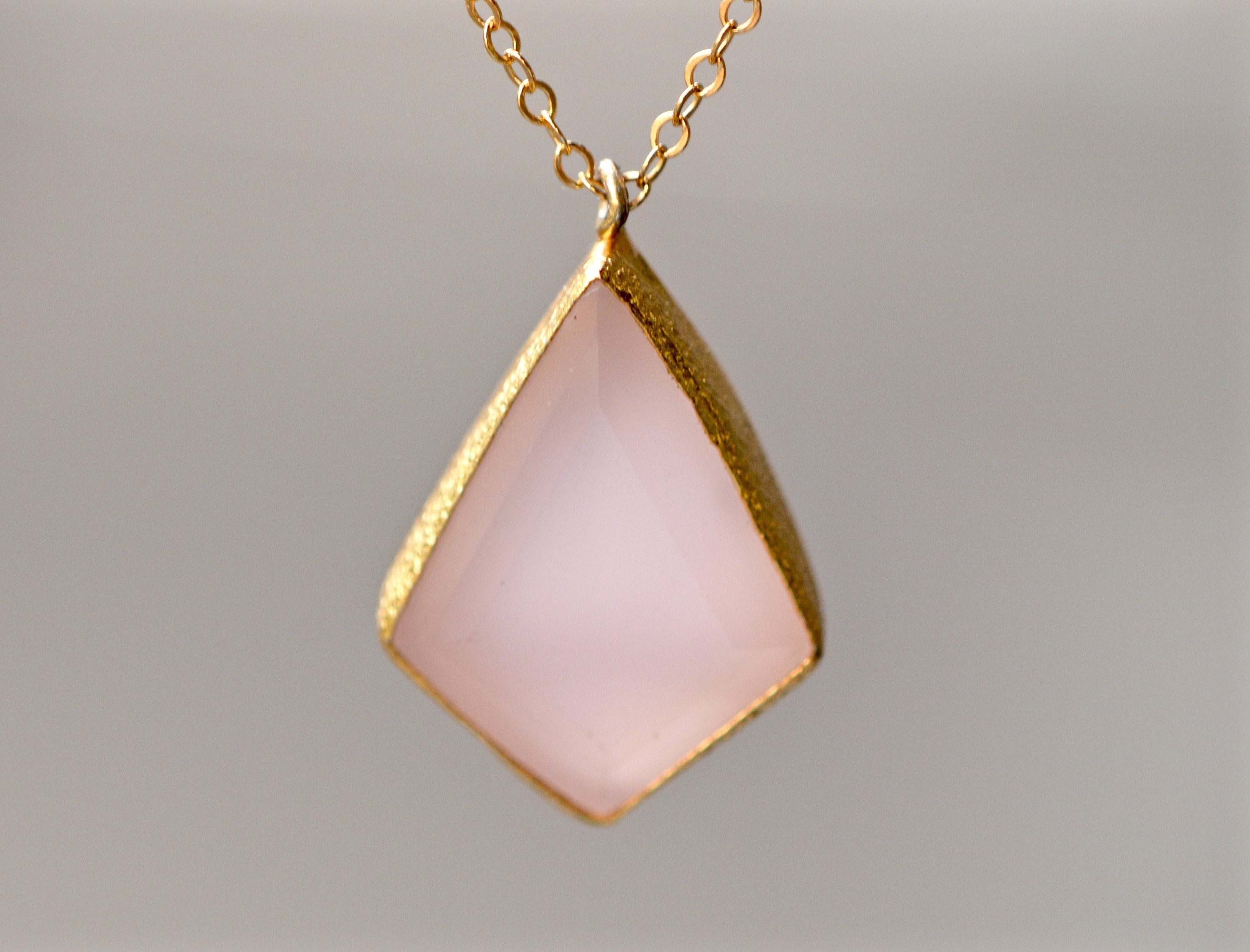 Rose Quartz Necklace Gold Tone, detail view