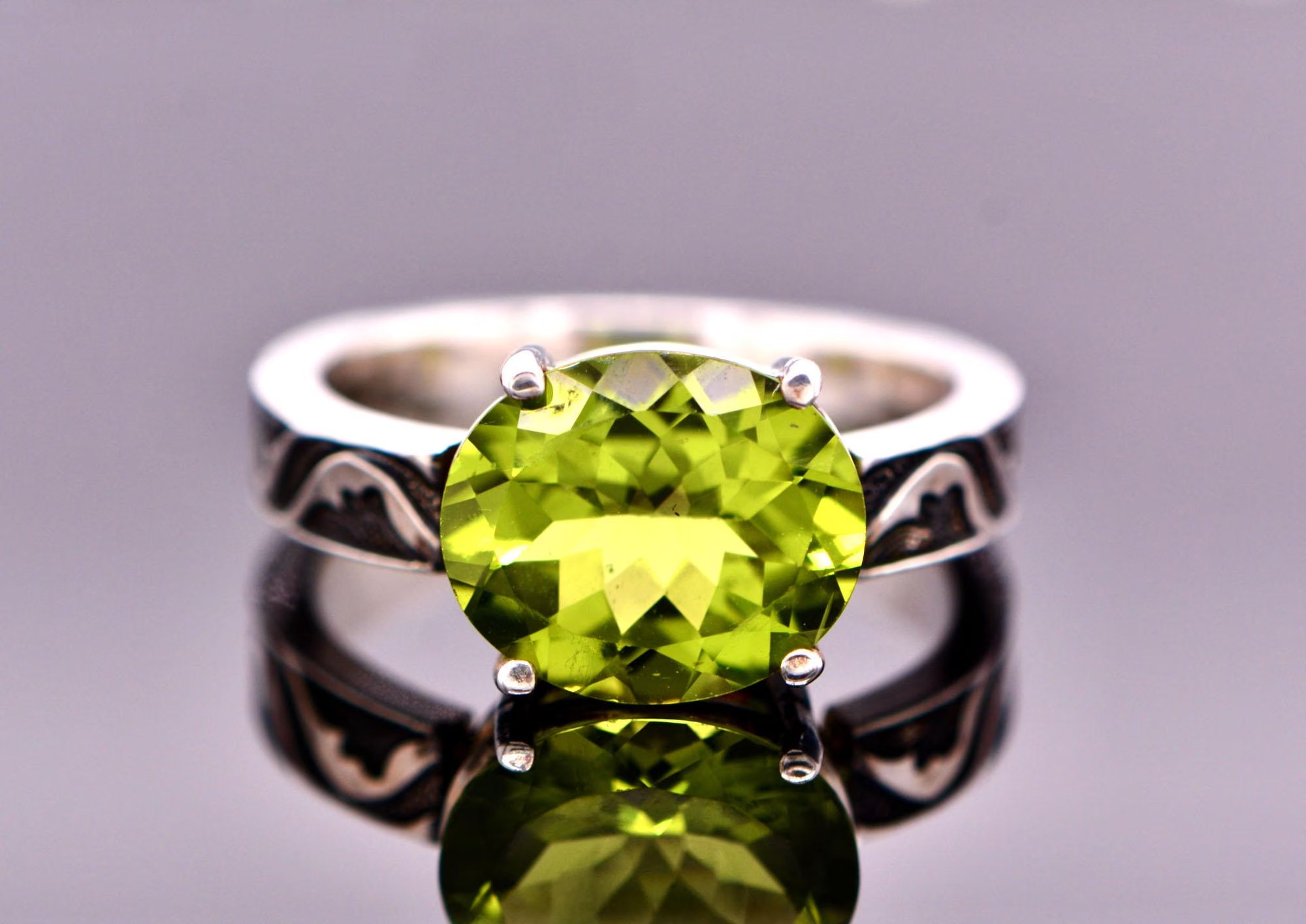 Peridot Natural Oval East West Solitaire Ring Sterling Silver Size 8.5 : August Birthstone