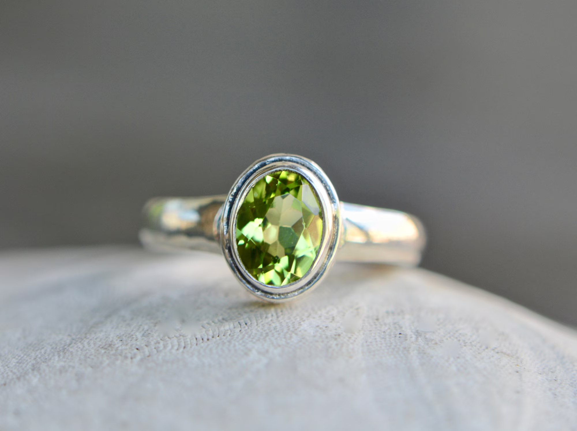 Peridot Ring Sterling Silver, August Birthstone Ring, Oval Green Gemstone Ring Women, Statement Ring, Promise Ring, Girlfriend Gift for Her