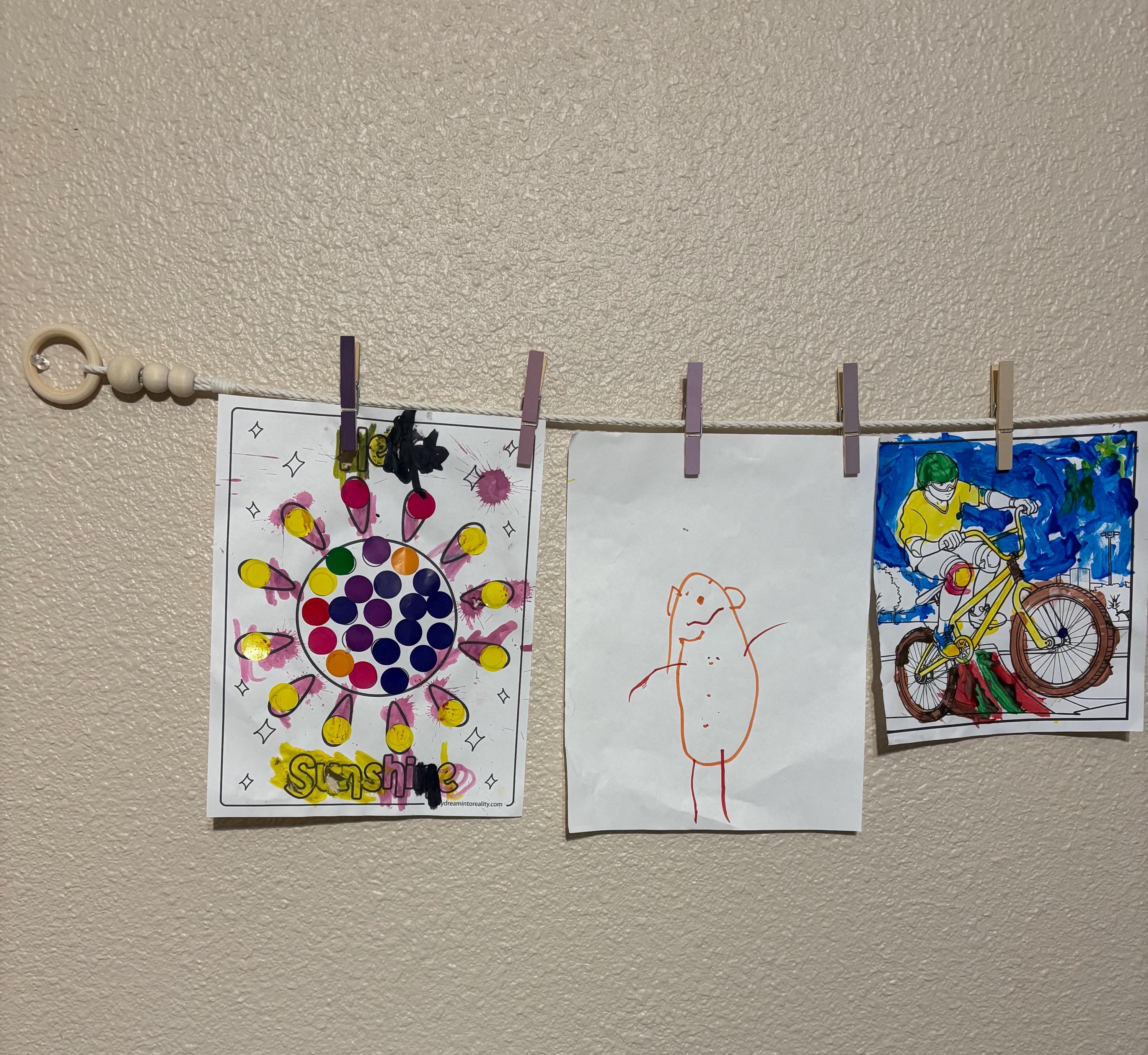 Kids Art Display Garland, Lavender Mauve Artwork Holder, Kids Room Wall Decor, detail 6