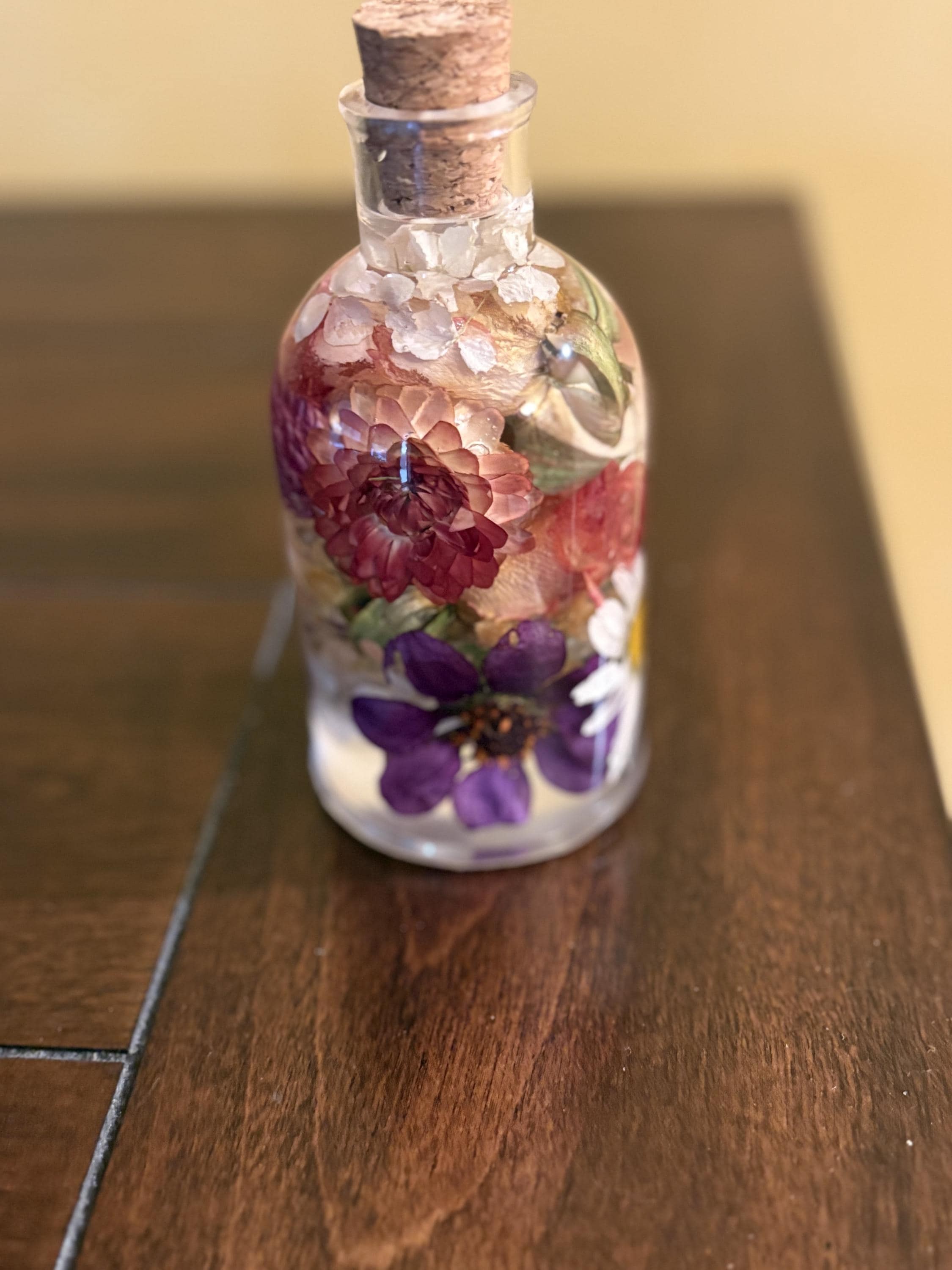 Flower resin keepsake bottle