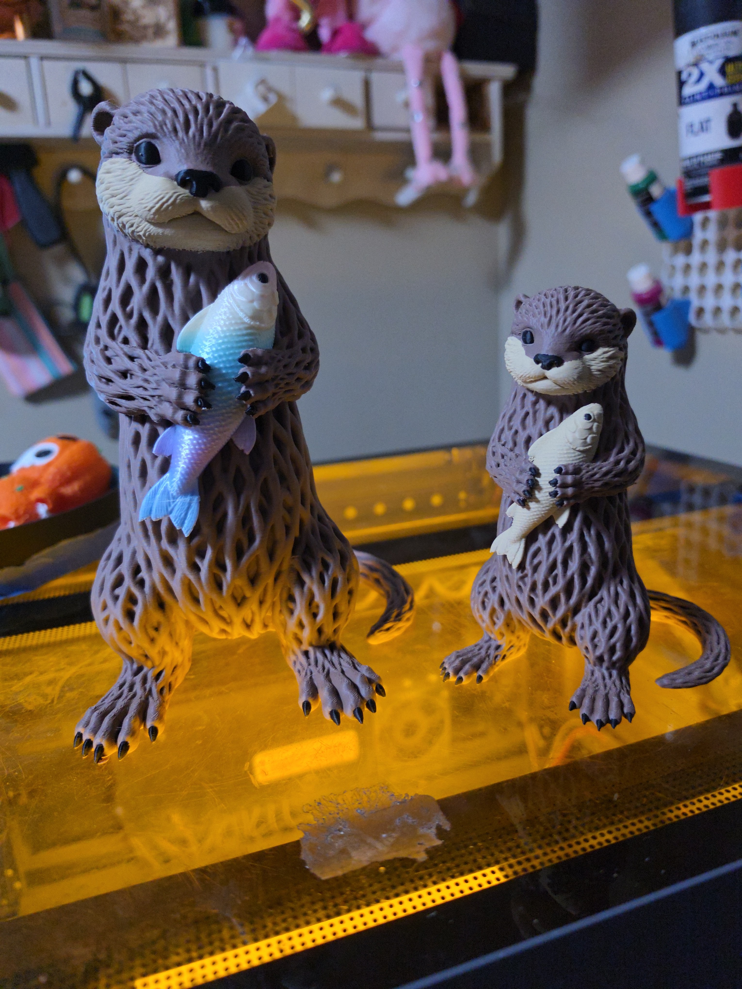Articulated otter figurines on the 3D printer