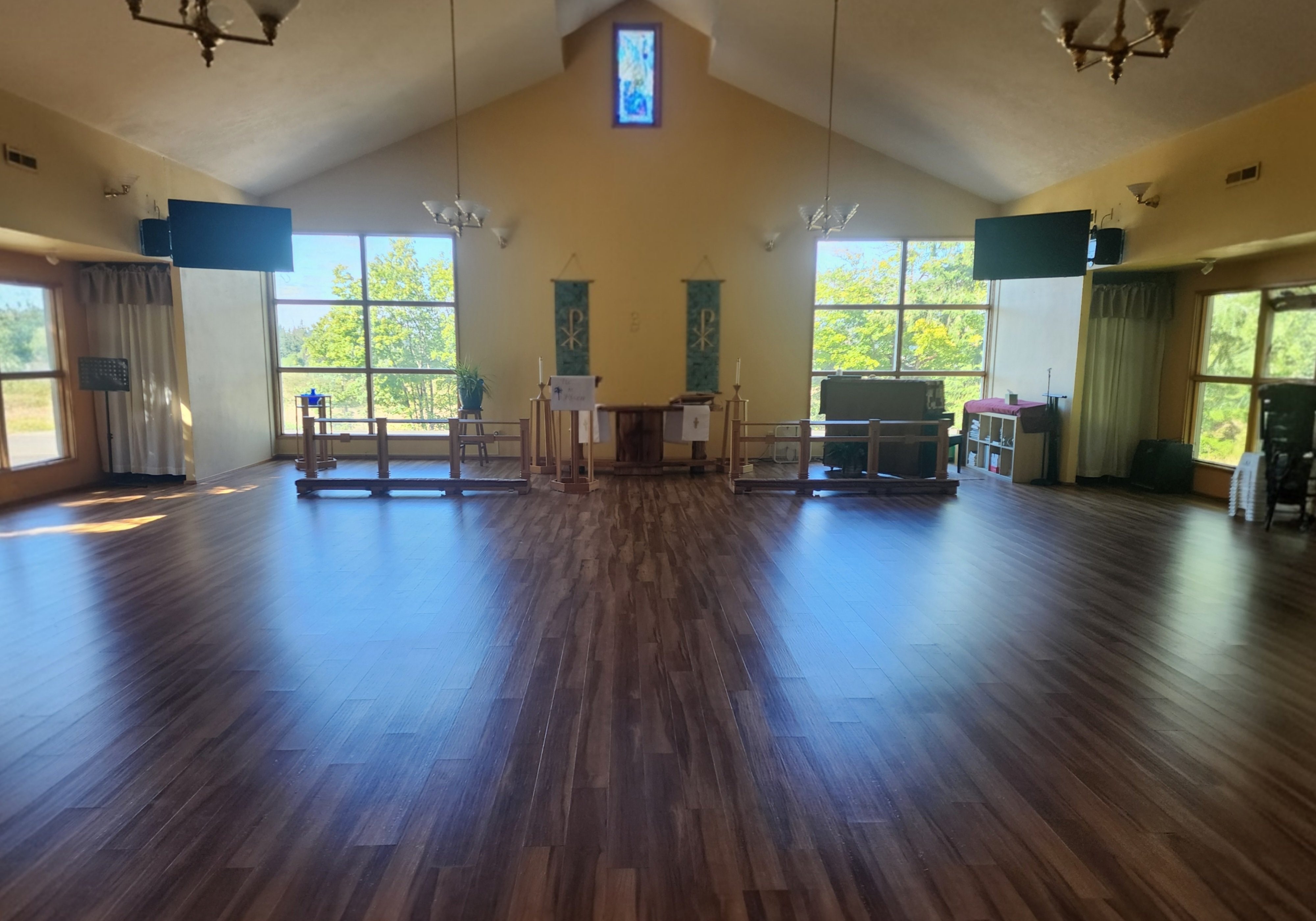 Bright indoor open-gym space for preschool movement and imaginative play