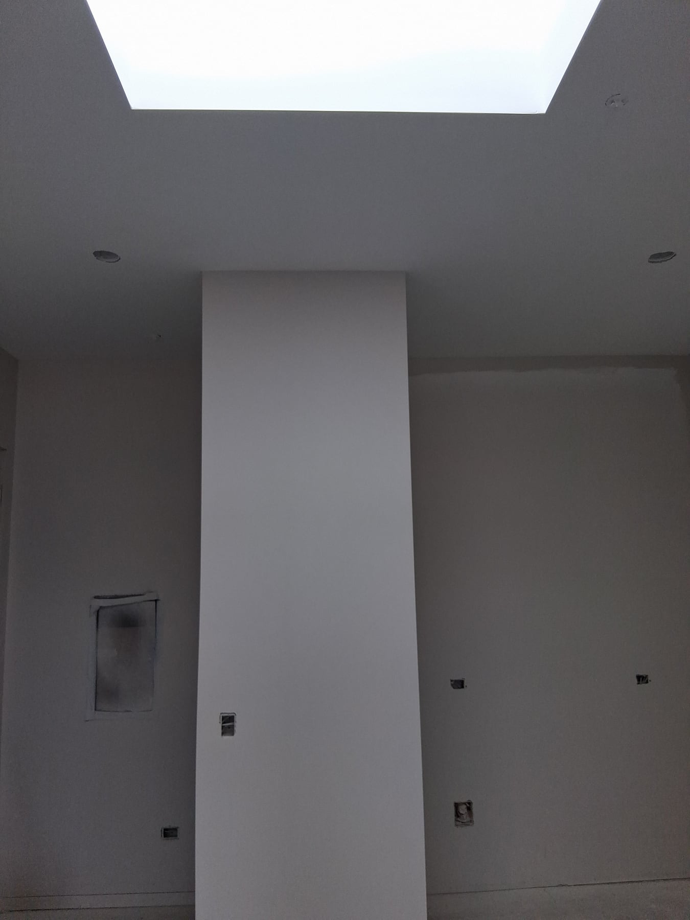 Ceiling and wall finish in a luxury apartment under construction