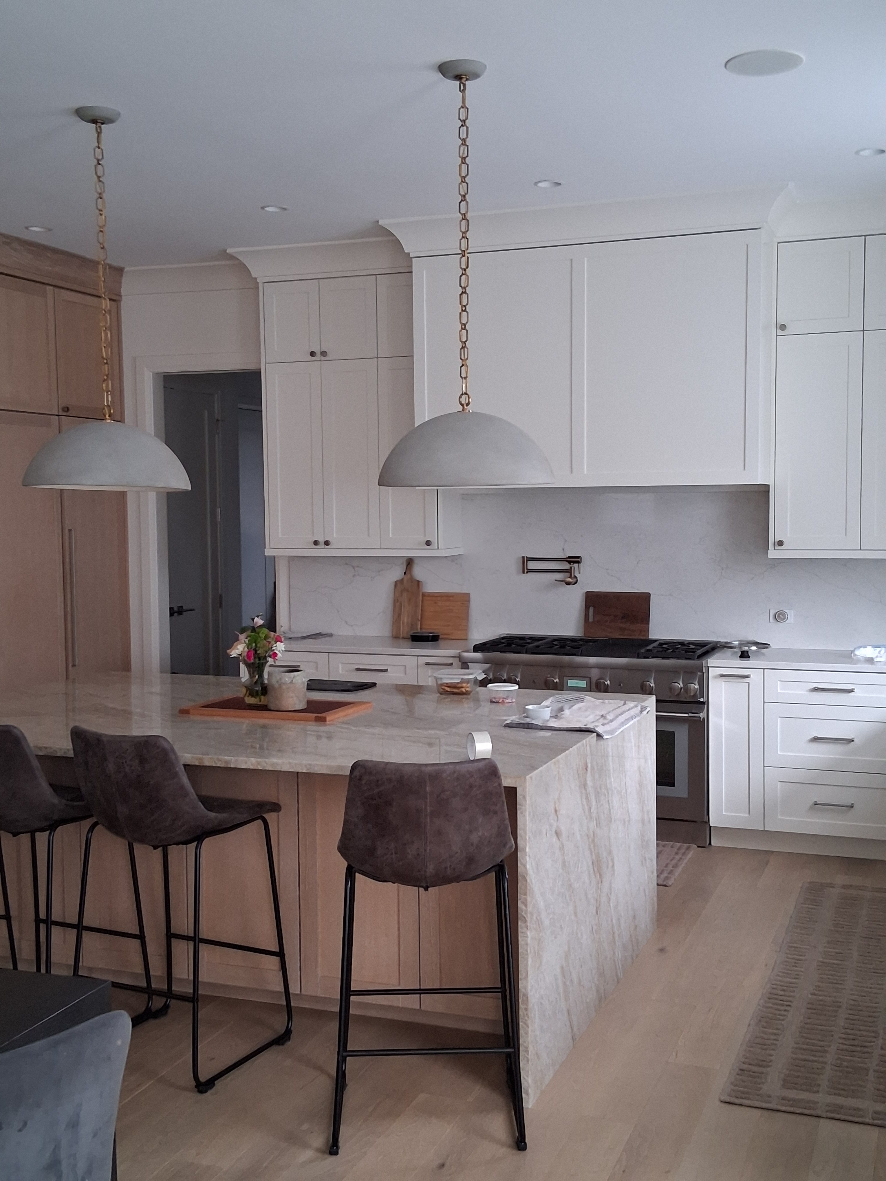 Smooth white ceiling finish with recessed lighting