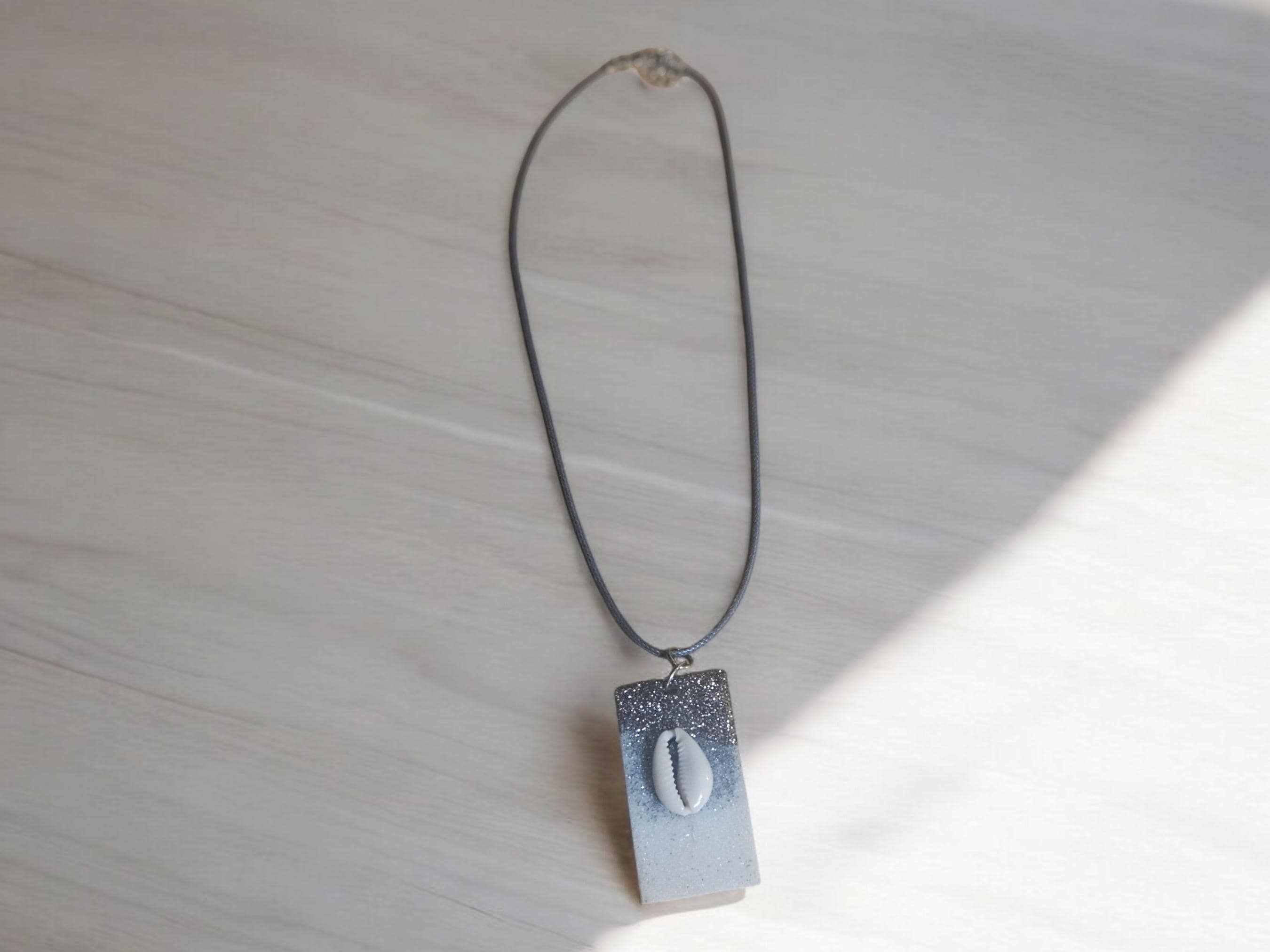 Handmade Unisex Resin Necklace with cowrie shell view 3