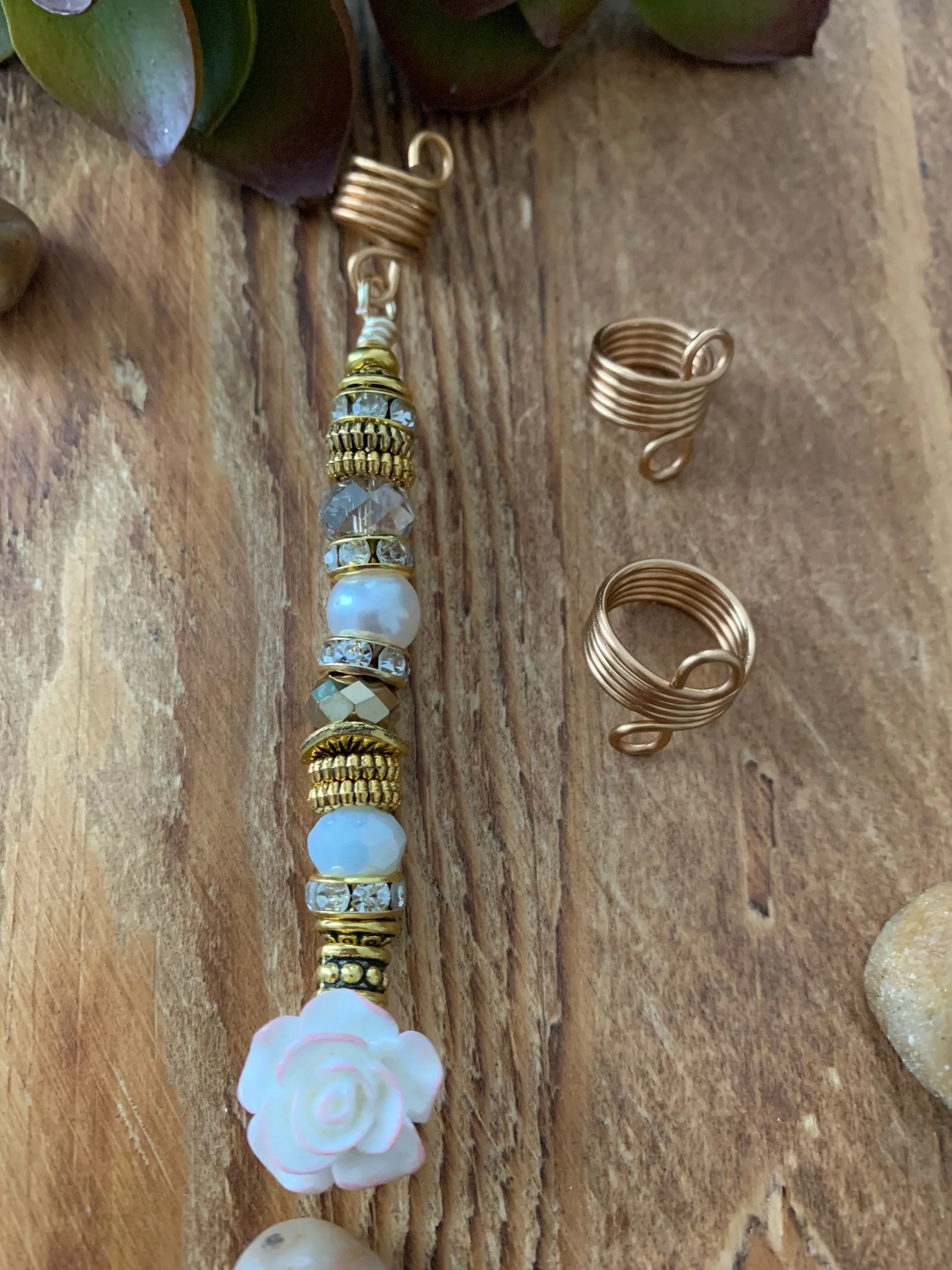 Handmade loc jewelry set with rose details