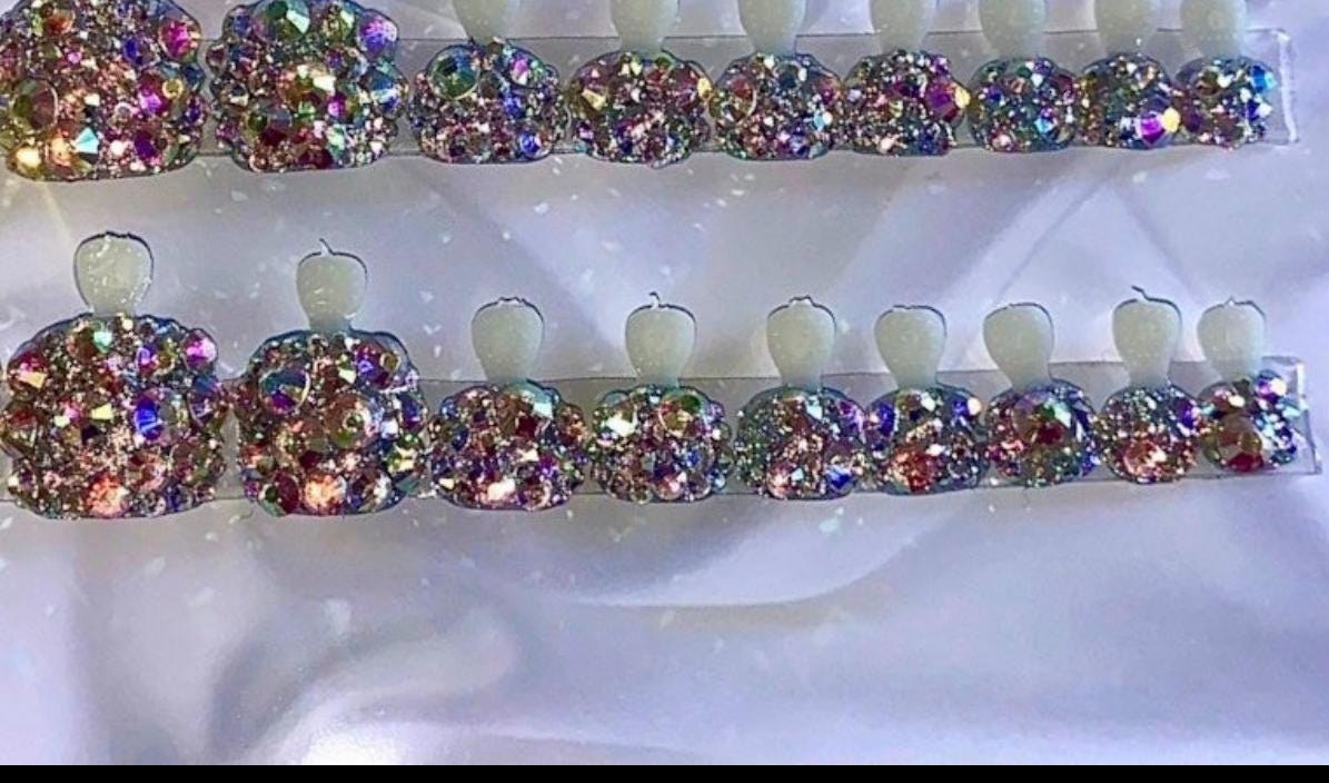 Press On Toe Nails: French Tip, Square or Rounded Shapes (16 Count), view 12
