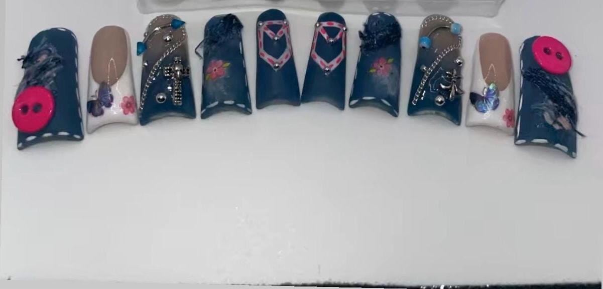 Custom Duck nails, view 9