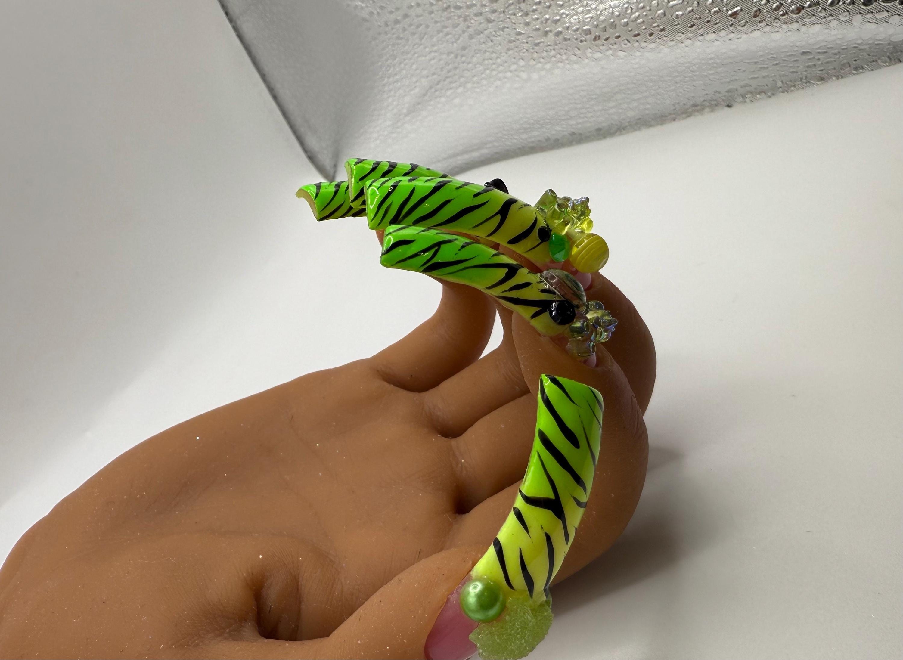 Ombré Zebra Curved press on set, view 2
