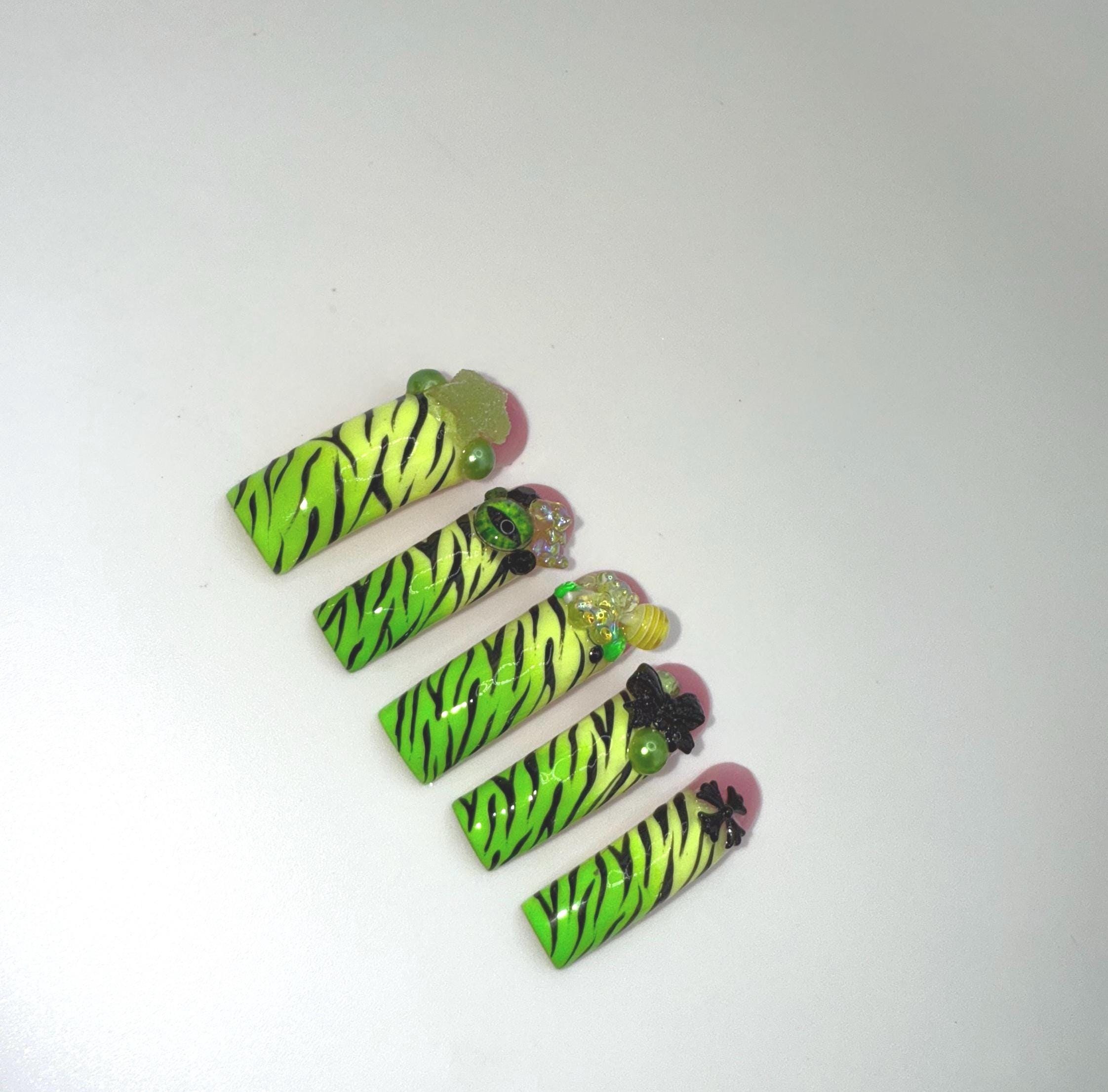 Ombré Zebra Curved press on set, view 3