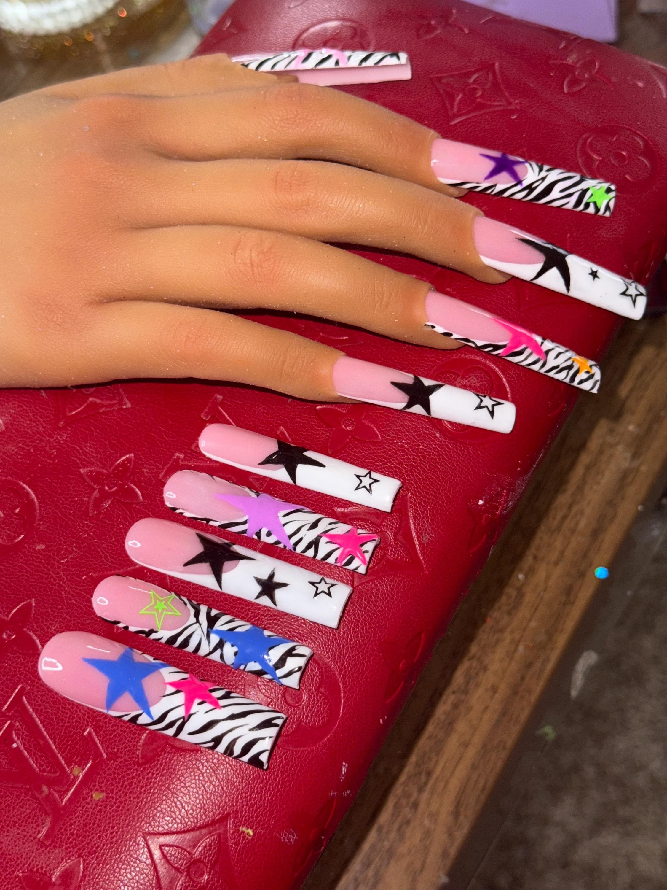 4xl acrylic zebra star set, view 2