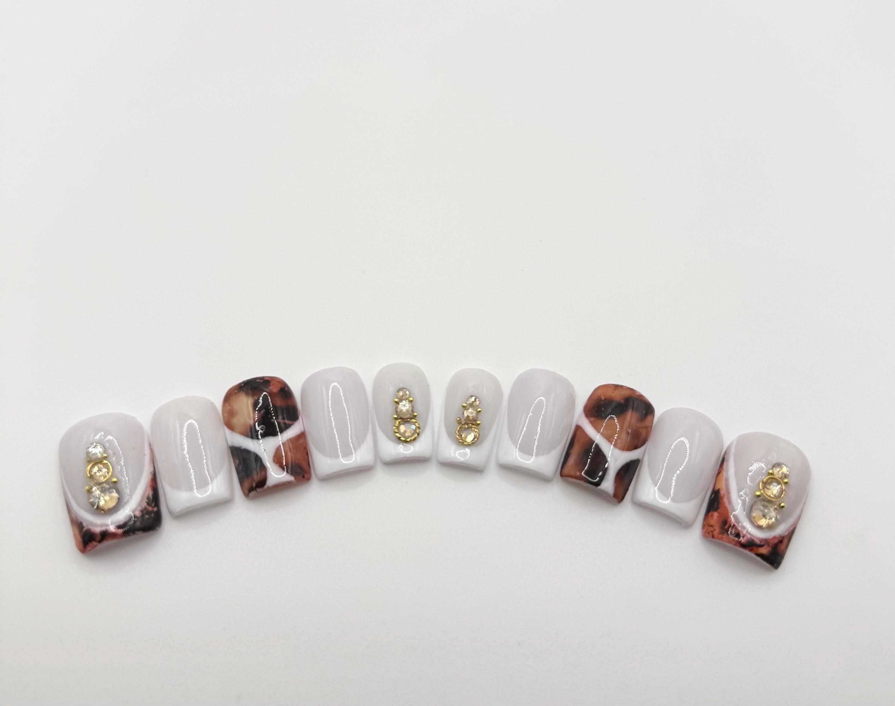 Short off white acrylic freestyle