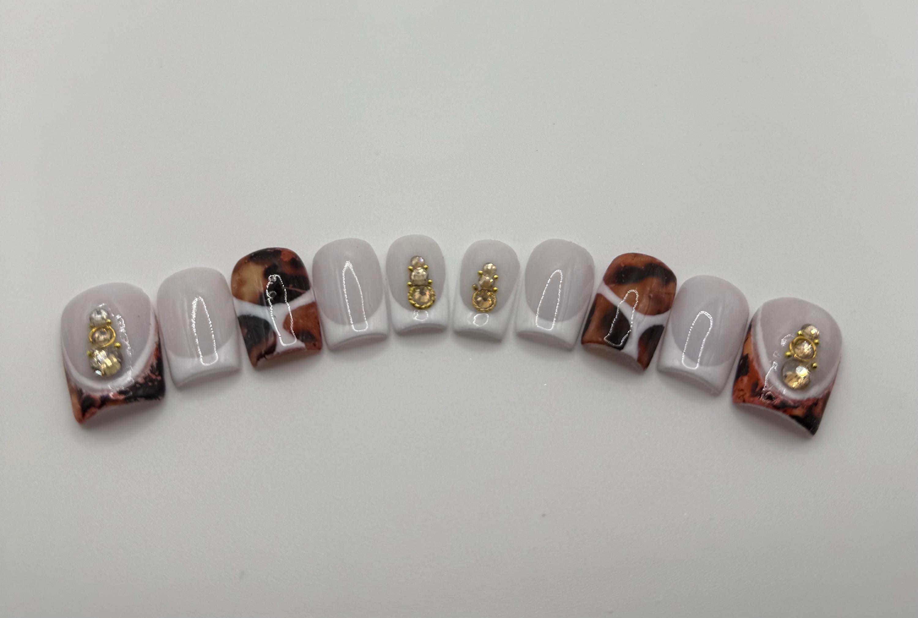 Short off white acrylic freestyle, view 2
