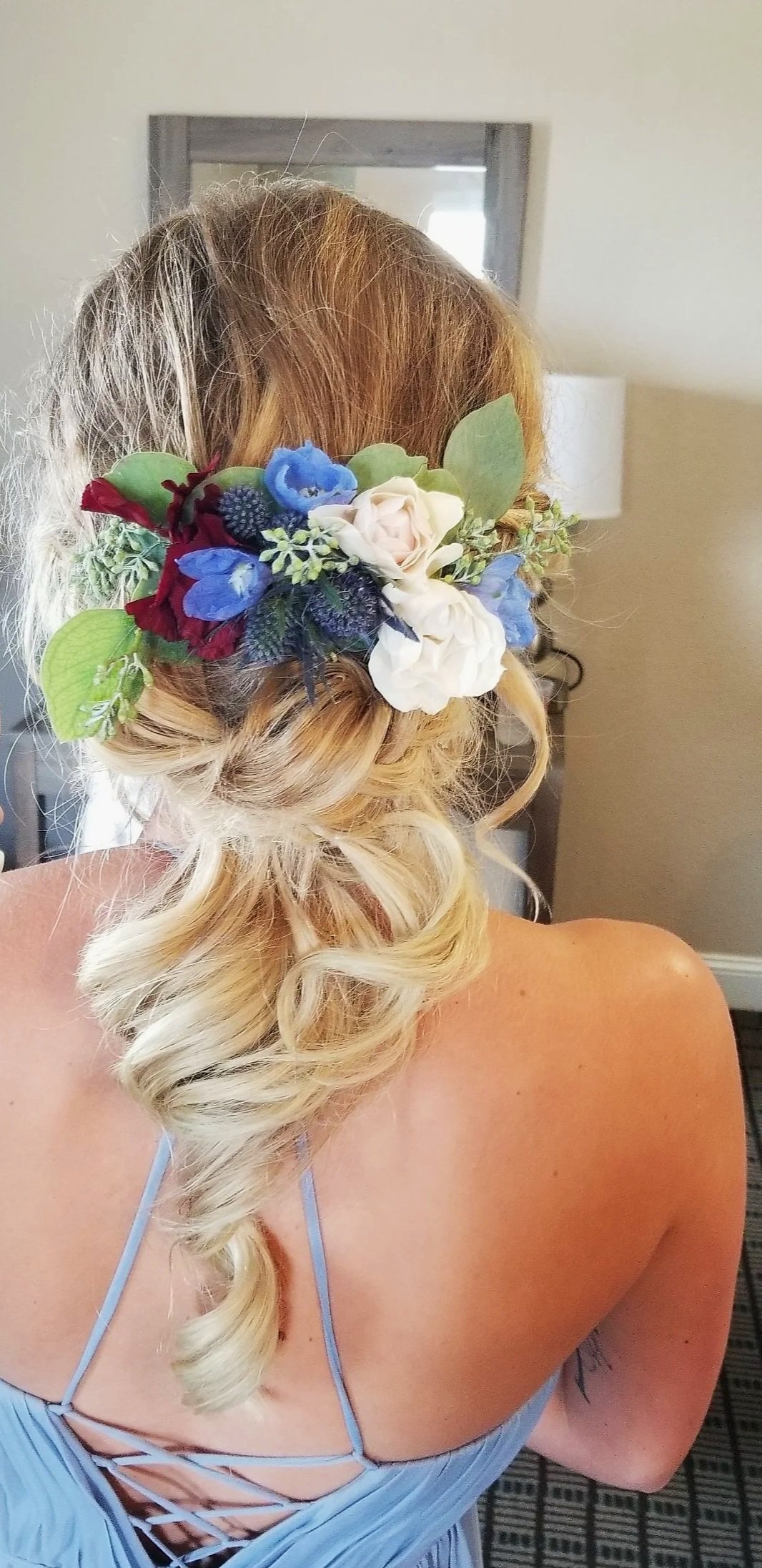 Romantic blonde bridal hairstyle with flowers