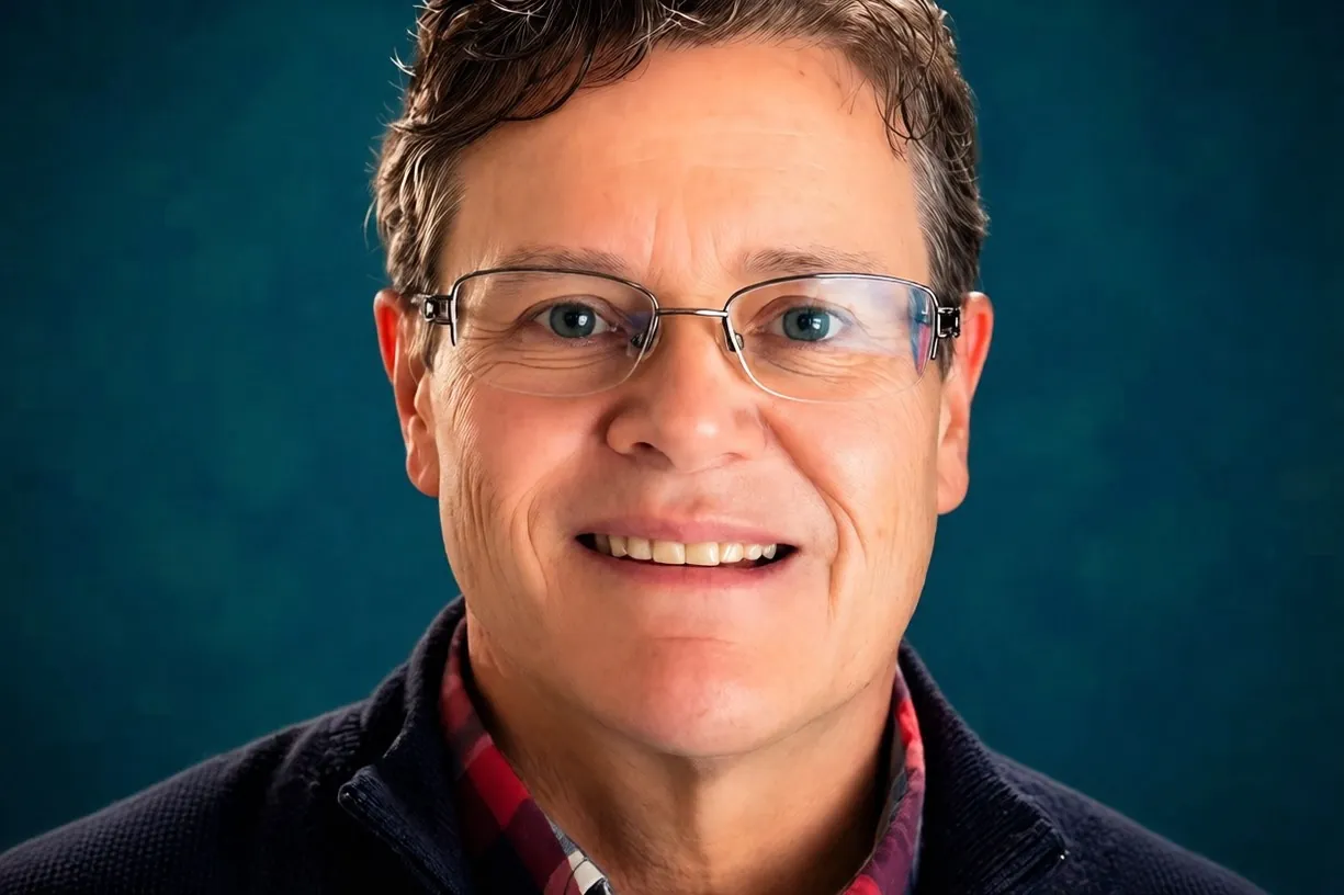 Dar Krom, MSW, LISW, therapist and owner.