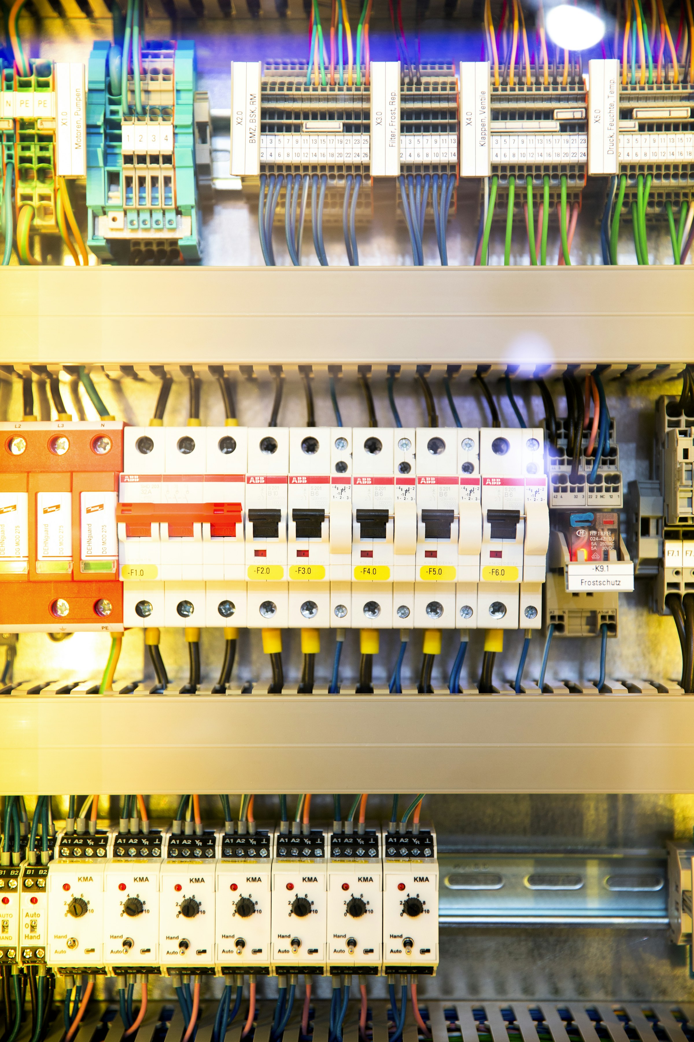 Electrical circuit breaker panel