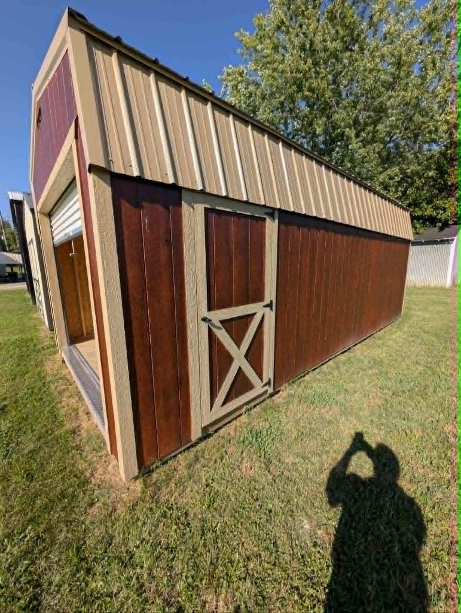 Barn-style portable building